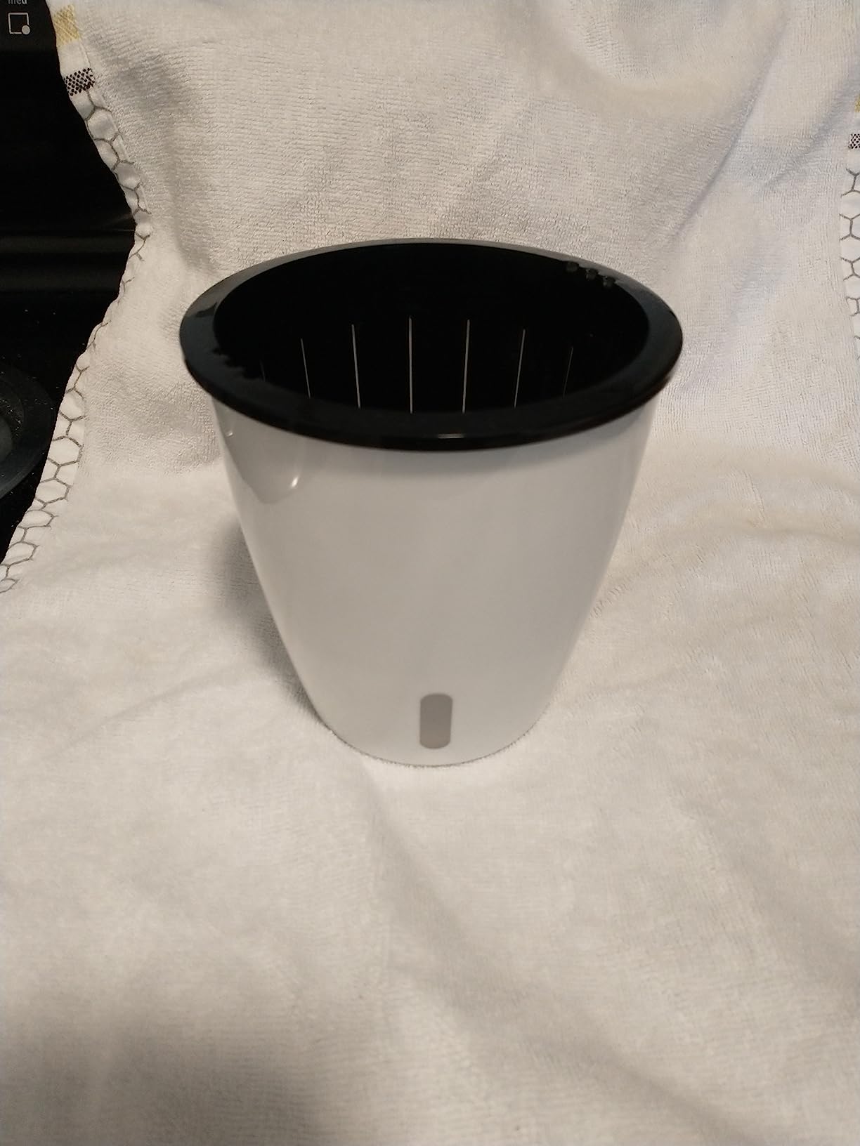 Planterhoma 5 Inch Self Watering Pots for Indoor Plants, 6 Packs African Violet Pots with Indicator, Black Wick Pot with Drainage Holes, Self Watering Planters for Orchid, Devil's Ivy, White customer photo 1