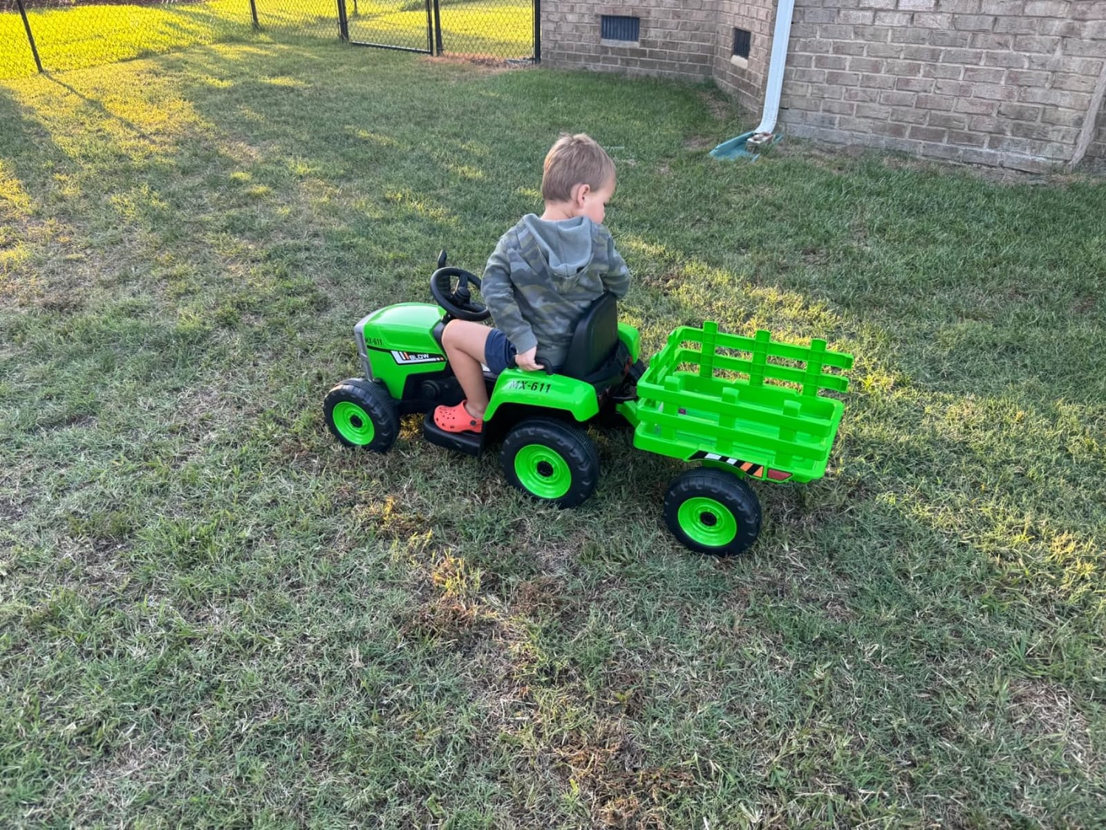 HONEY JOY Ride On Tractor with Trailer, Toddler 3-Gear-Shift Ground Loader, LED Lights, Horn, Music, 12V Battery Powered Electric Toy Tractor with Remote Control (Pink) customer photo 1