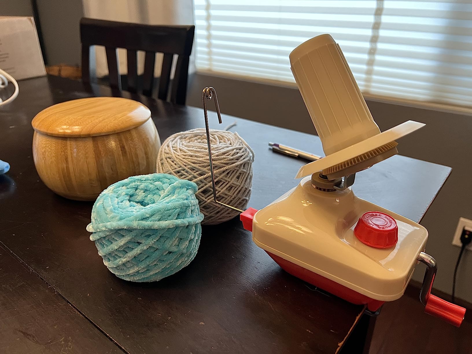 LAMXD Needlecraft Yarn Ball Winder Hand Operated,Red,Portable Package,Easy to Set Up and Use,Sturdy with Metal Handle and Tabletop Clamp,Including Yarn Needles Set… customer photo 1