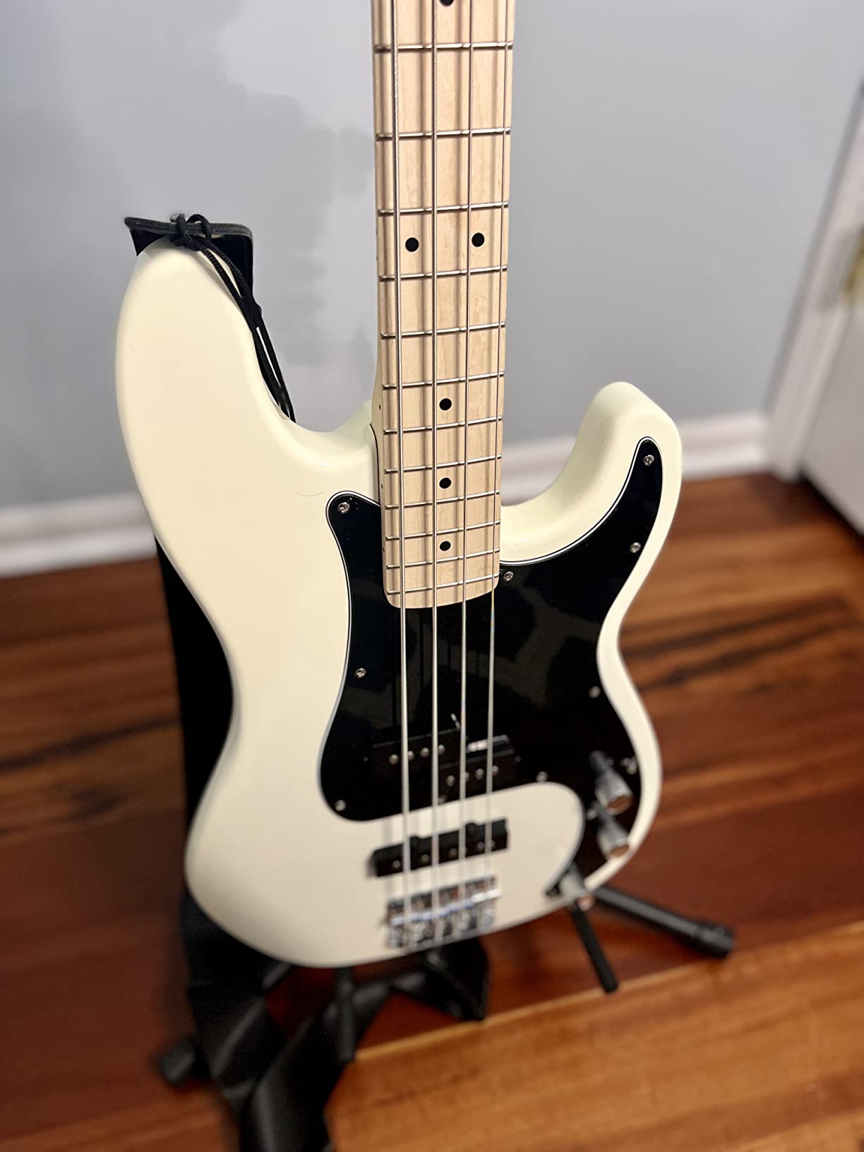 Squier Affinity Series Precision Bass, Olympic White, Maple Fingerboard customer photo 1