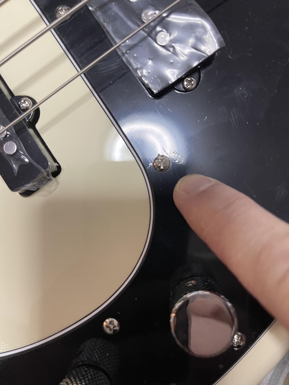 Squier Affinity Series Precision Bass, Olympic White, Maple Fingerboard customer photo 2