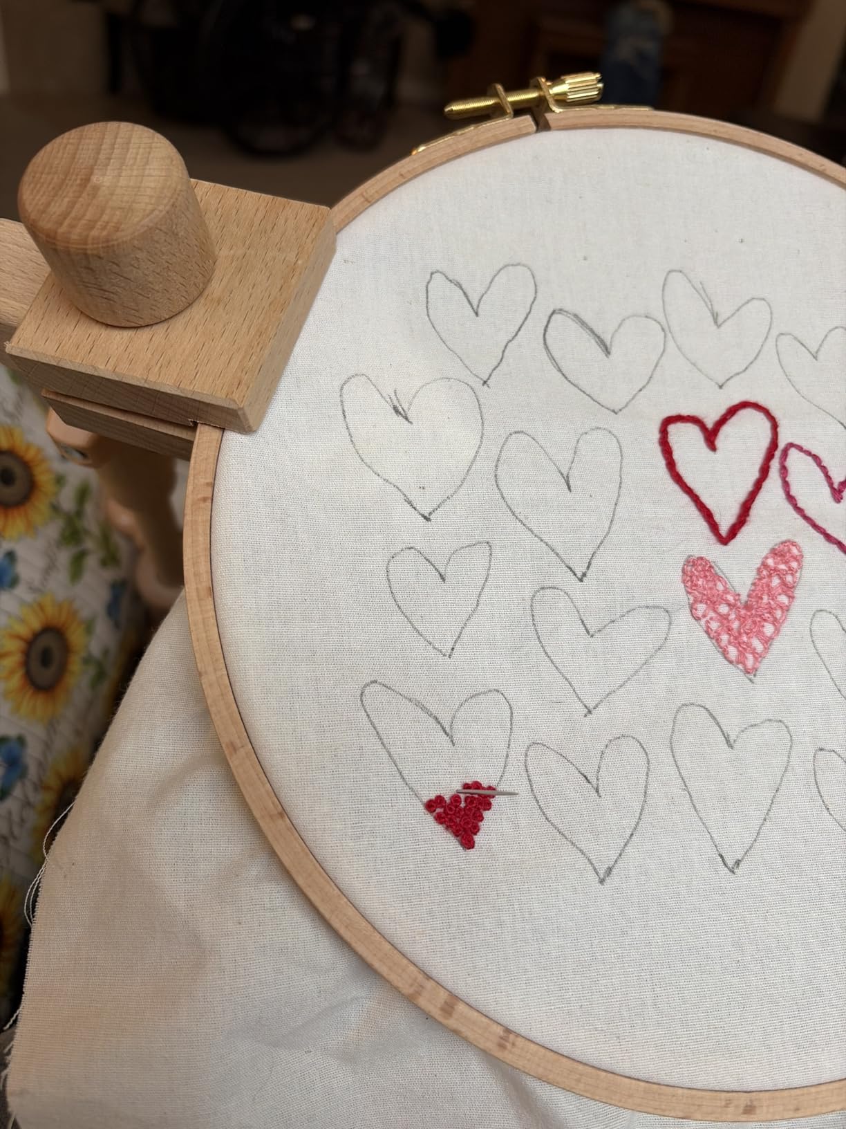ZOCONE Beech Wood Embroidery Hoop Stand with 2 Pcs 6'' 8'' Embroidery Hoops customer photo 2