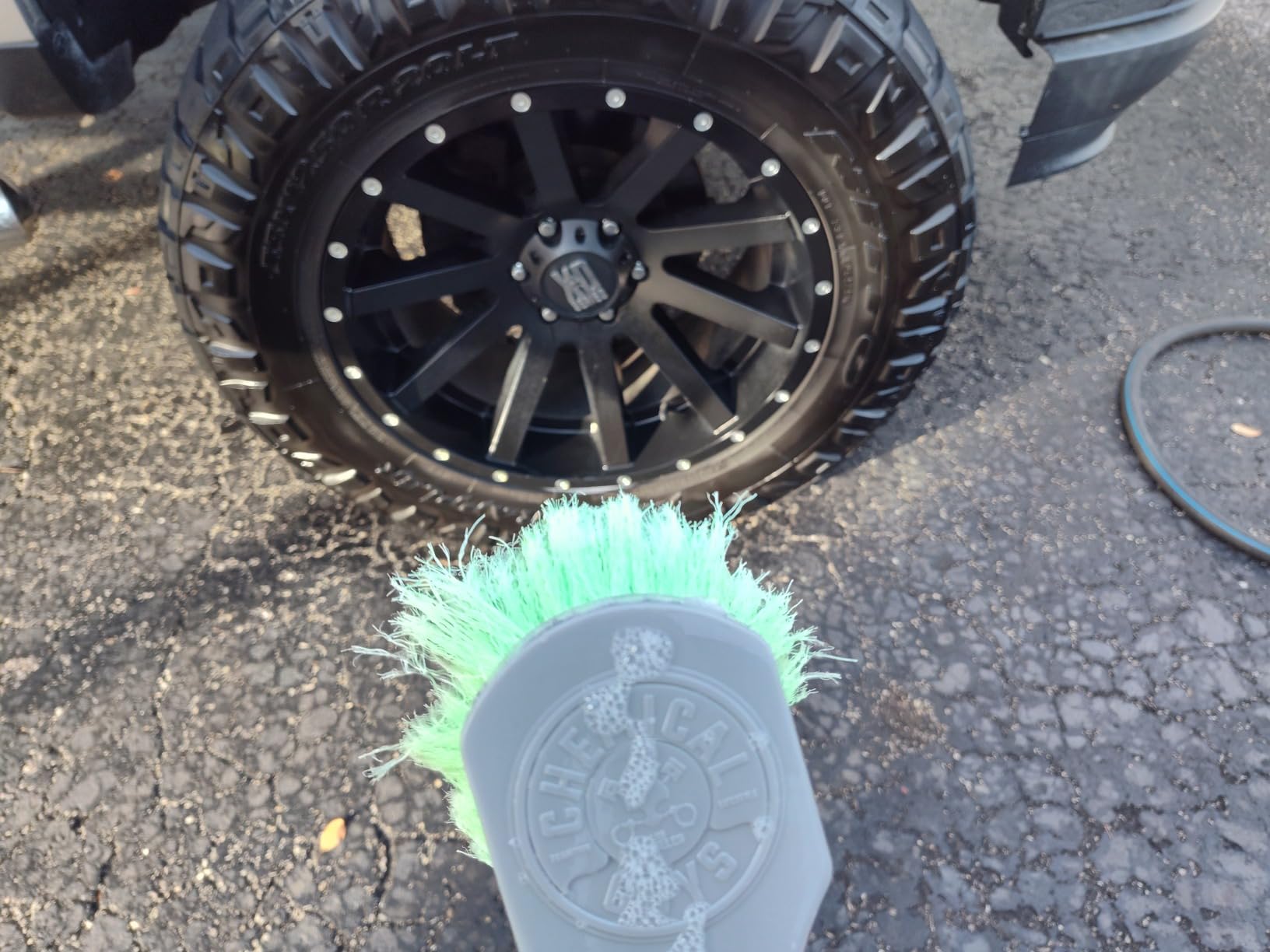 Chemical Guys, Wheelie Wheel & Exterior Brush for Rims & Tires, Soft, Green customer photo 1