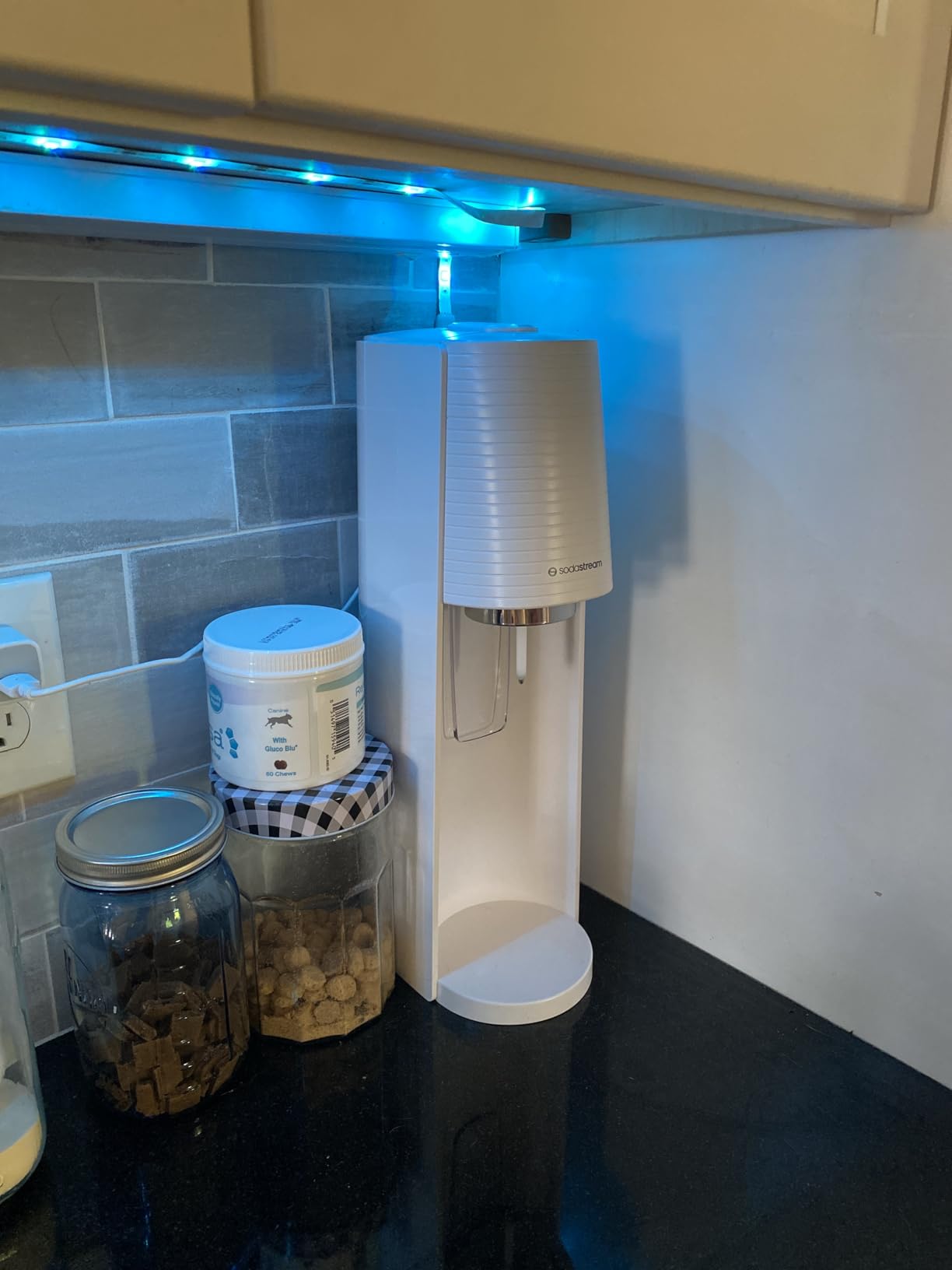 SodaStream TERRA Sparkling Water Maker, Value Bundle, CQC CO2 System, Includes 2 Quick Connect 60L CO2 Cylinders, 3 Dishwasher Safe BPA Free Bottles, 2 bubly Flavor Drops, Make your own Pepsi, Black customer photo 2
