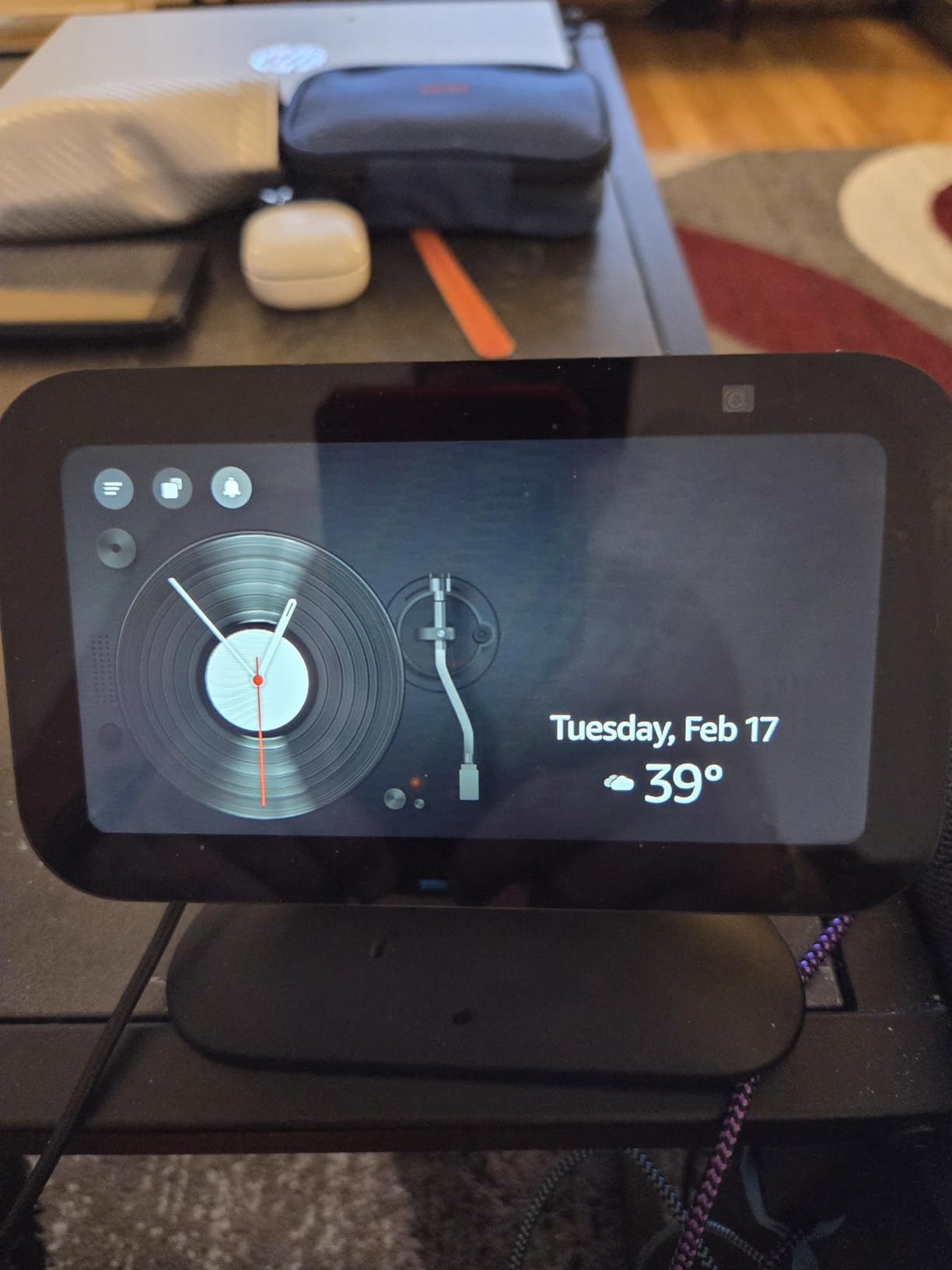 Amazon Echo Show 5 (newest model), Smart display, Designed for Alexa+, 2x the bass and clearer sound, Cloud Blue customer photo 1