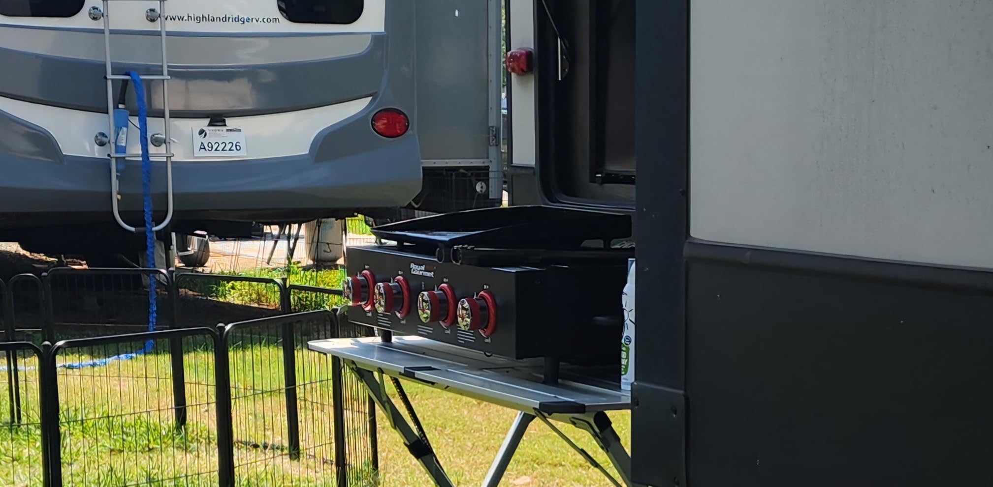 Royal Gourmet GD4002T 4-Burner Tailgater Grill and Griddle Combo customer photo 2