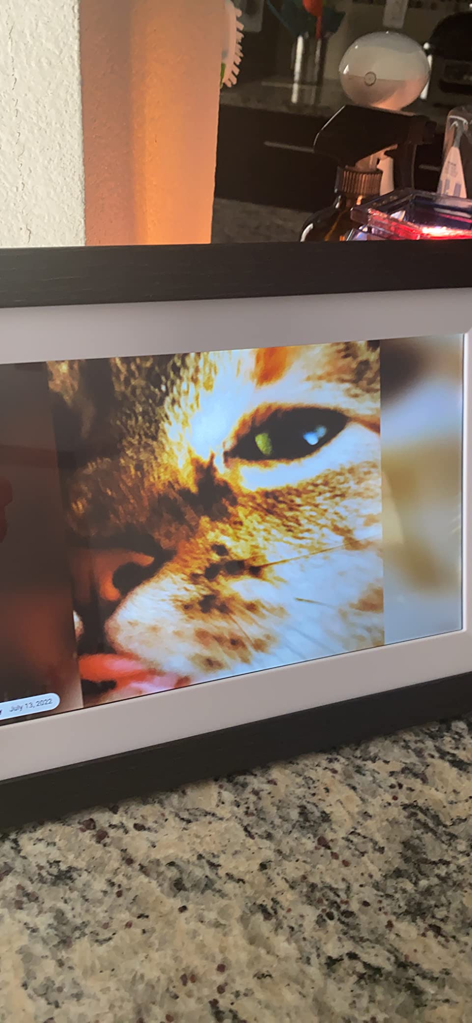 Frameo 10.1 inch Digital Picture Frame WiFi Smart Digital Photo Frame Wood customer photo 1