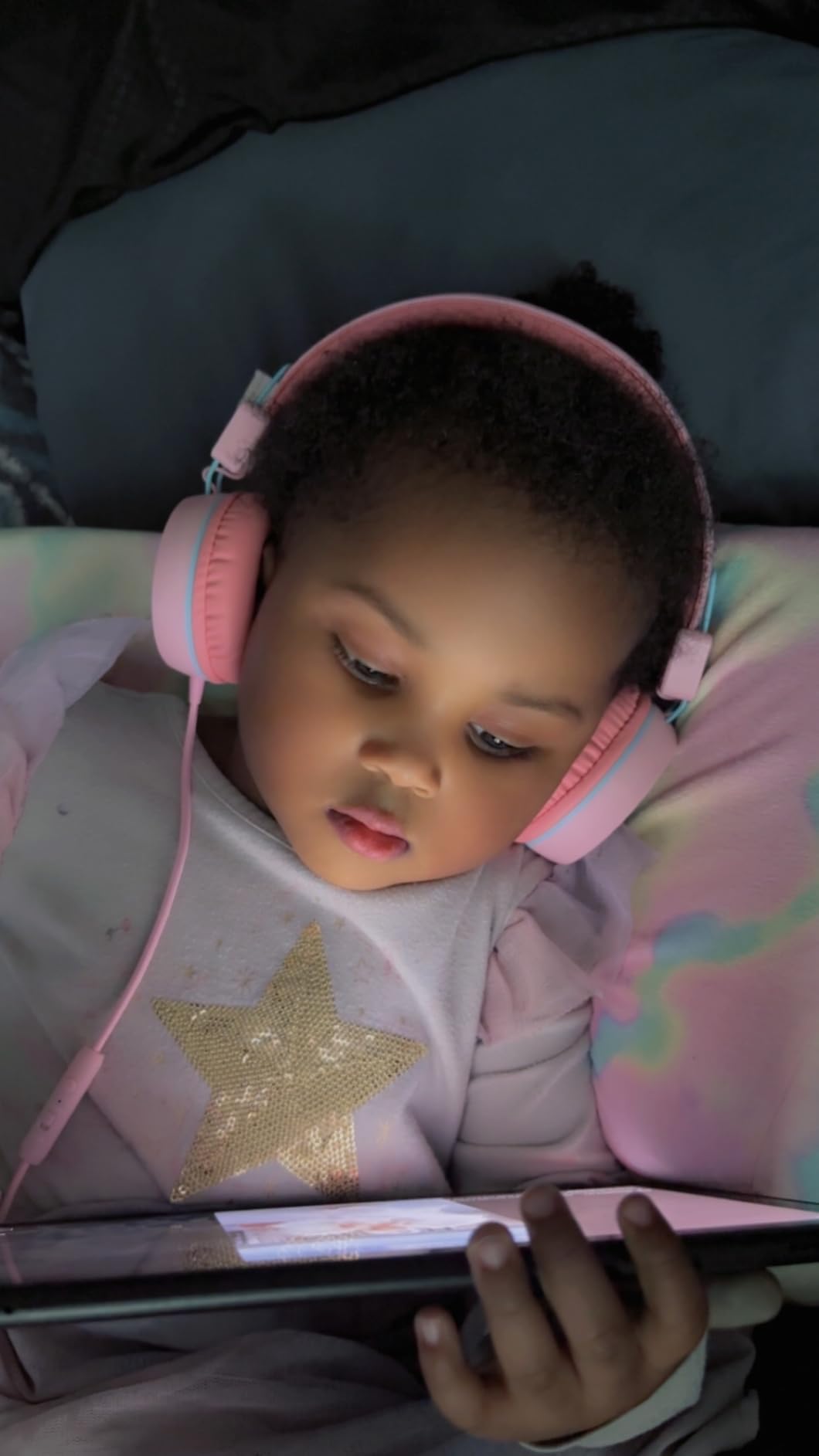 New Bee Kids Headphones Wired for School with Mic, Safe Volume Limited customer photo 1