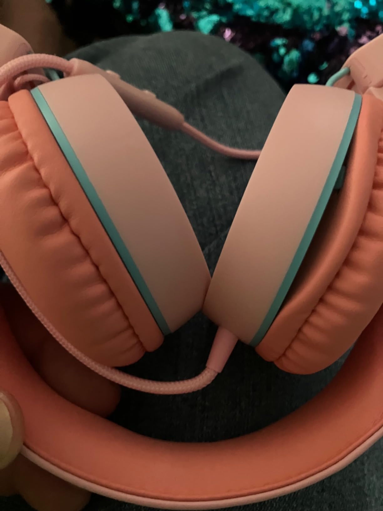 New Bee Kids Headphones Wired for School with Mic, Safe Volume Limited customer photo 2