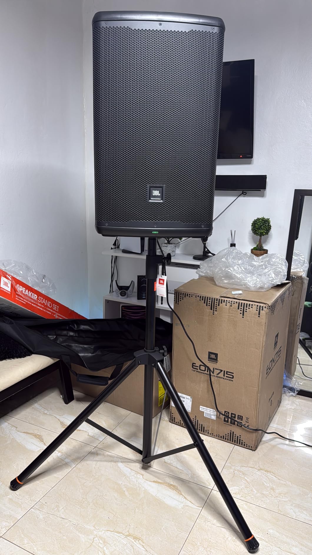 JBL EON715 Powered PA Speaker customer photo 1
