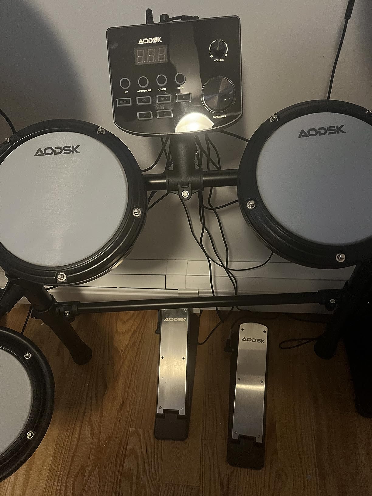AODSK Electric Drum Set with Quiet Mesh Pads,Electronic Drum for Beginner,USB MIDI,Throne,Headphones,Sticks, Included 15 Kits and 195 Sounds (AED-403-Teenagers Beginners) customer photo 2