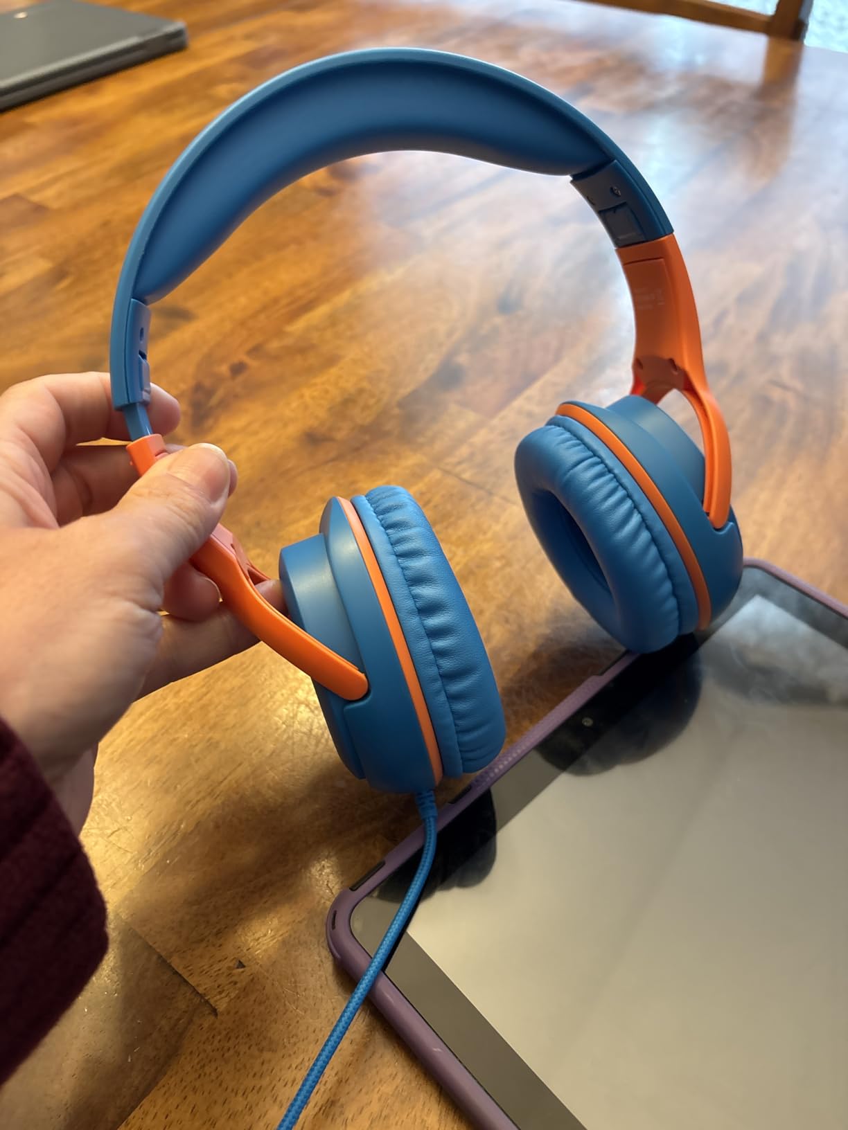 awatrue AT2 Kids Headphones for School with Mic, 85/94dB Safe Volume Limit customer photo 1