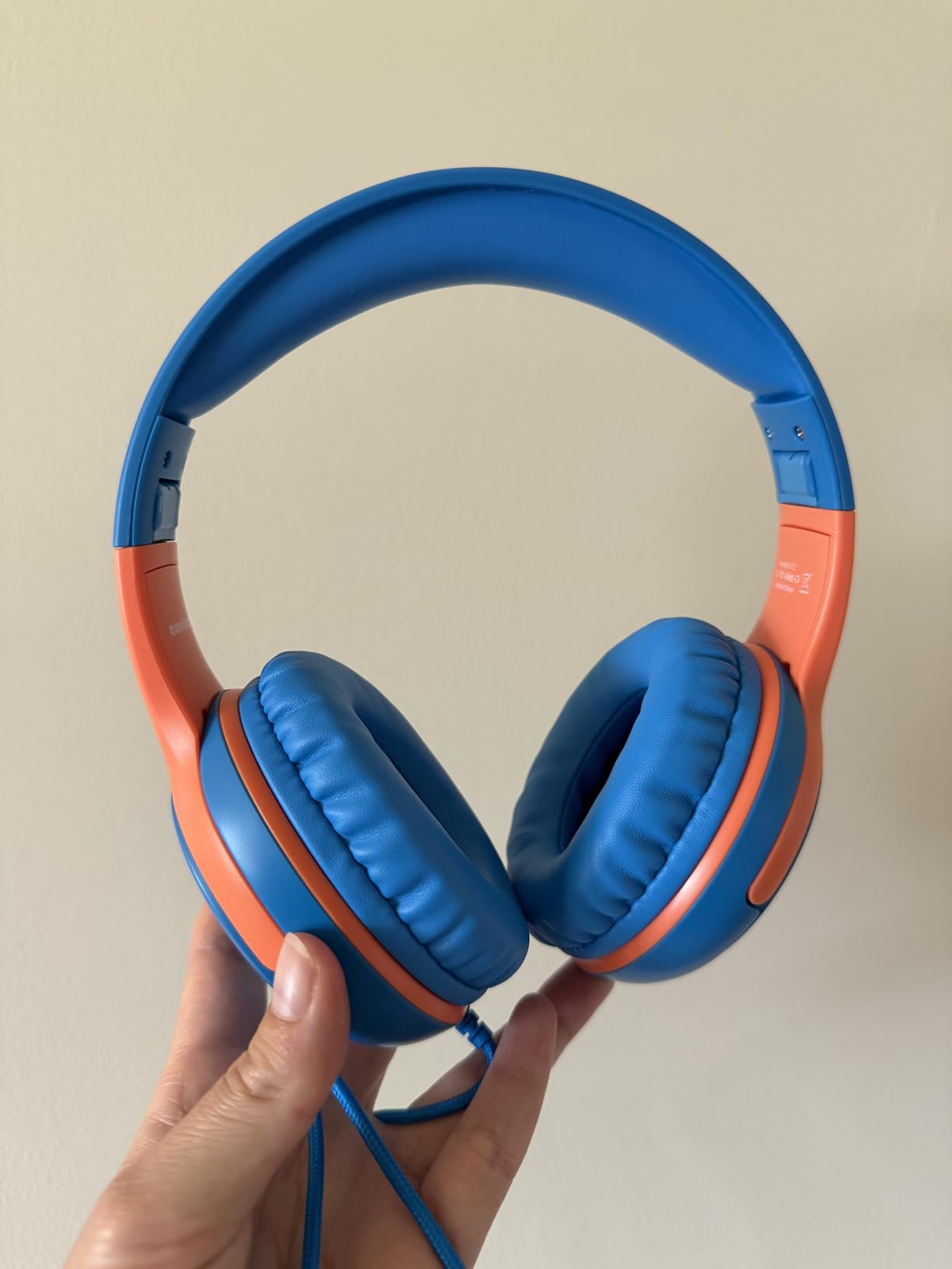 awatrue AT2 Kids Headphones for School with Mic, 85/94dB Safe Volume Limit customer photo 2