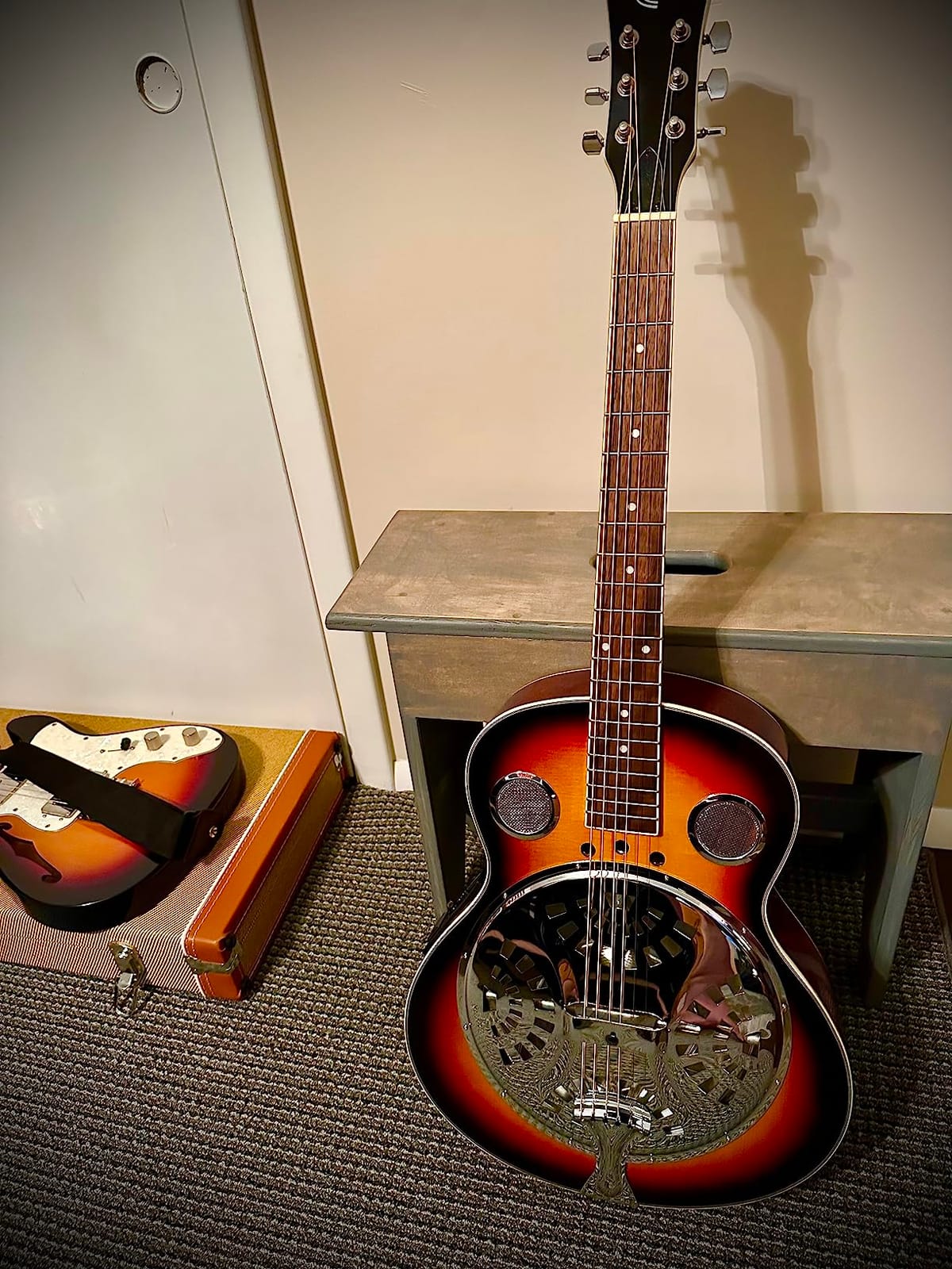 Resophonic Resonator Acoustic Electric Guitar Kit, 6 String Round Neck Sunburst Wood Body Guitar for Blues, Country & Slide, Built-in Preamp, Metal Cone, Gig Bag, Strap, Tuner, Strings & Picks customer photo 2