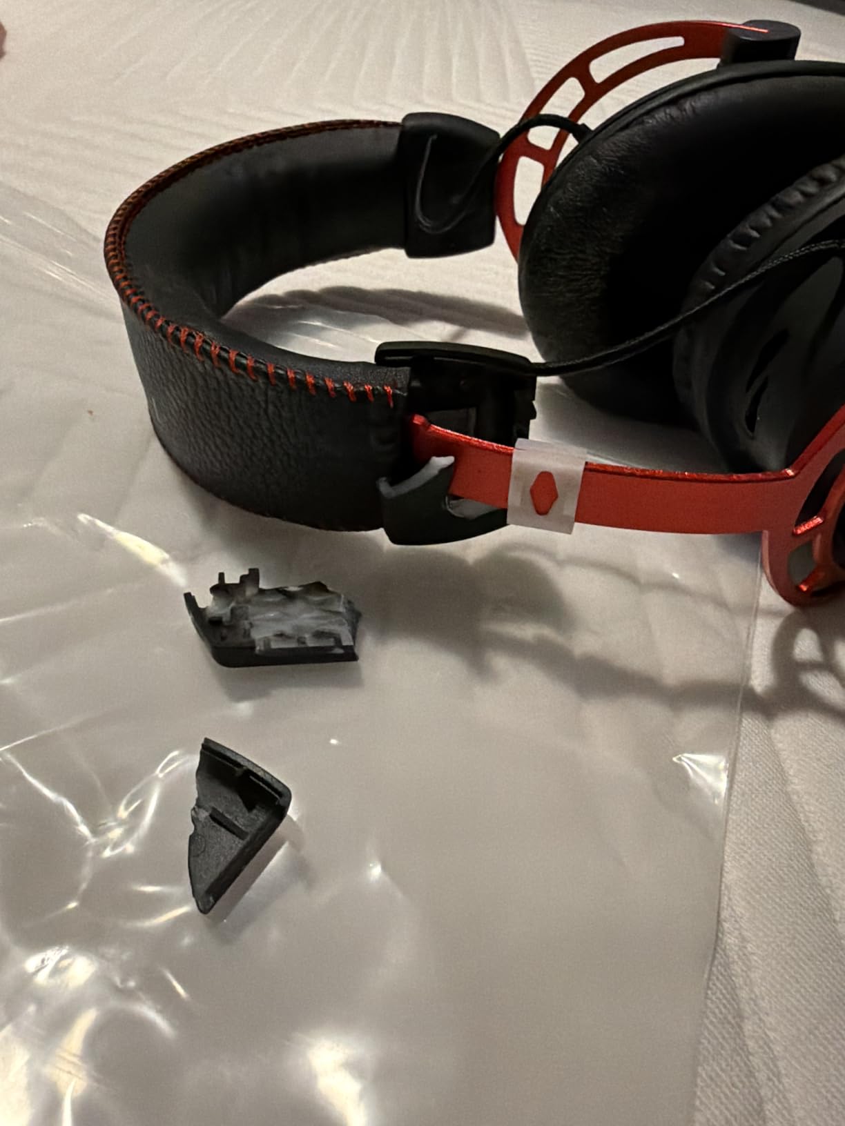 HyperX Cloud Alpha Wireless - Gaming Headset for PC, 300-hour battery life, DTS Headphone:X Spatial Audio, Memory foam, Dual Chamber Drivers, Noise-canceling mic, Durable aluminum frame,Red | 300-hour battery life, DTS Headphone:X Spatial Audio, Memory foam, Dual Chamber Drivers, Noise-canceling mic customer photo 2
