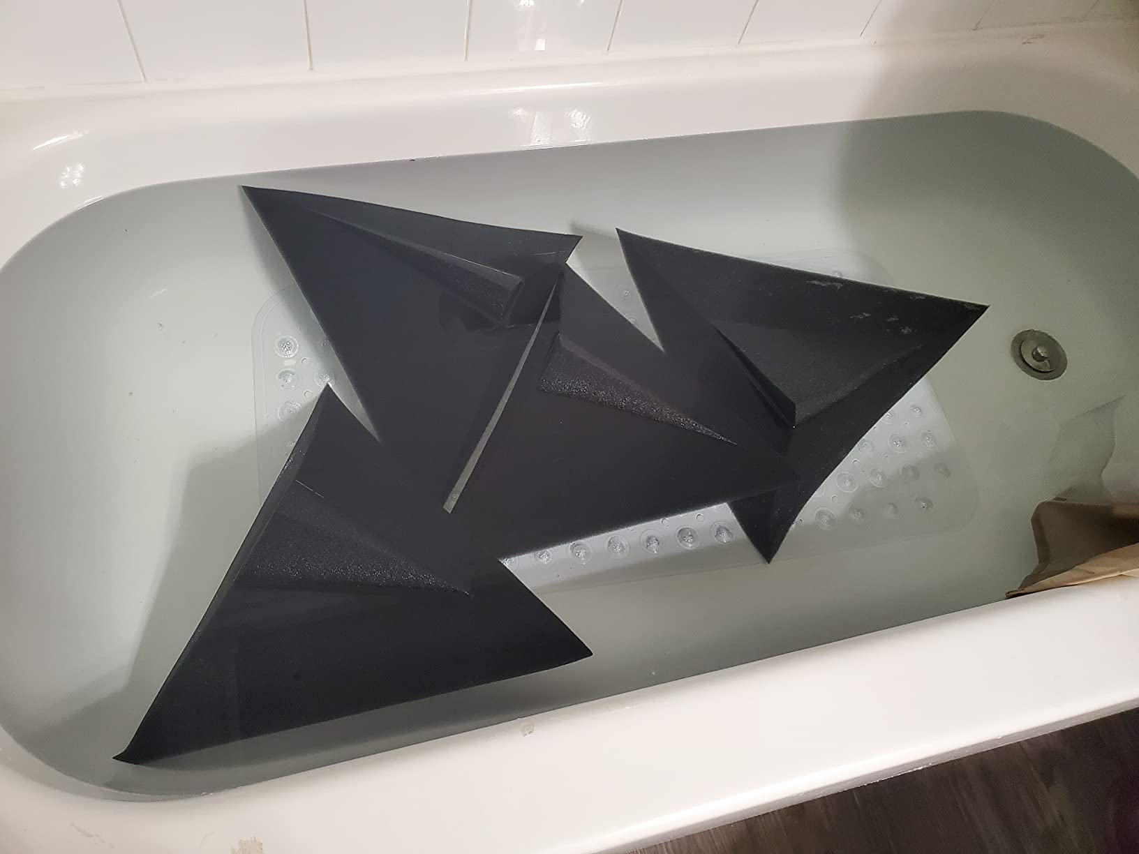 Foroomaco Triangular Pyramid Bass Traps for Ceiling Corners, 4 Pack, Black customer photo 2