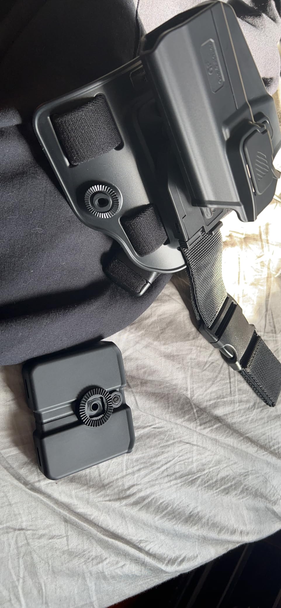 Universal Tactical Drop Leg Holster, Optic Cut-Fit Most Pistol, Thigh Holster for Glock 17 19 19X 43X 26, Beretta 92FS, M&P 9mm/.40, Sig P320, Hellcat Pro, Echelon 4.0C/4.5F, Canik TP9 SFx,1911 & More customer photo 2