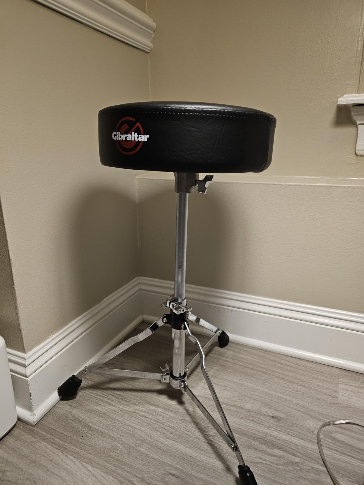 Gibraltar 9000 Series Hydraulic Saddle Drum Throne, 17