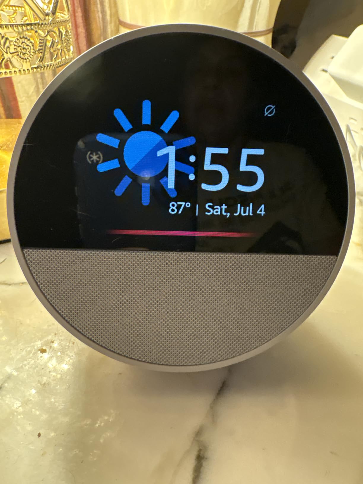 Amazon Echo Spot (newest model), Great for nightstands, offices and kitchens, Smart alarm clock, Designed for Alexa+, Glacier White customer photo 2