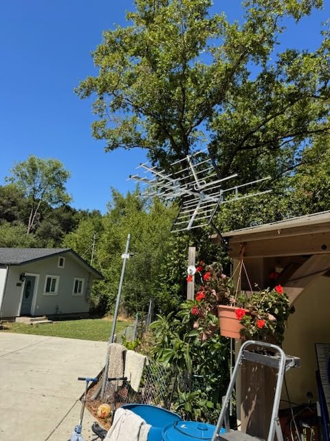 PIBIDI Outdoor TV Antenna, Long Range Digital OTA Antenna for 4K 1080P VHF UHF, 200 Mile Range (UHD-8903) customer photo 2