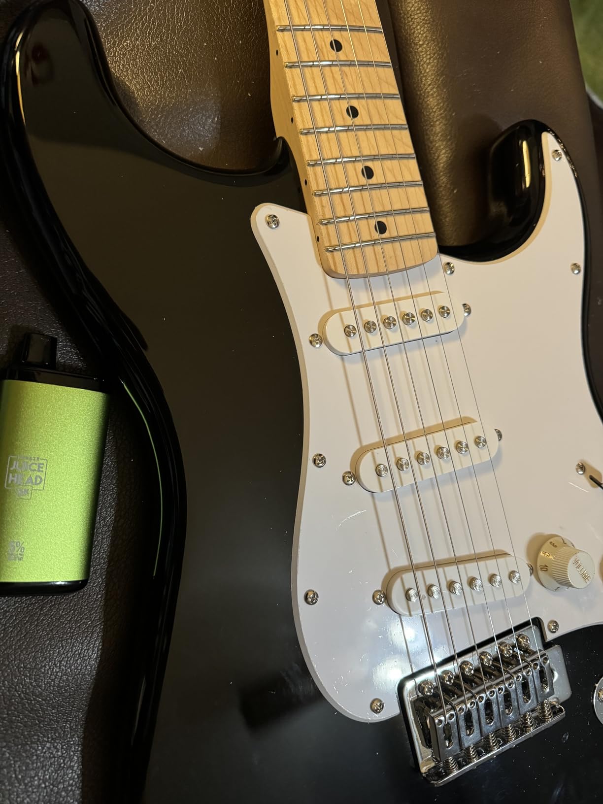 Fender Squier Sonic Stratocaster Left-Handed - Black Bundle with Frontman 10G Amp, Cable,Tuner, Strap, Picks, and Austin Bazaar Guitar DVD customer photo 2