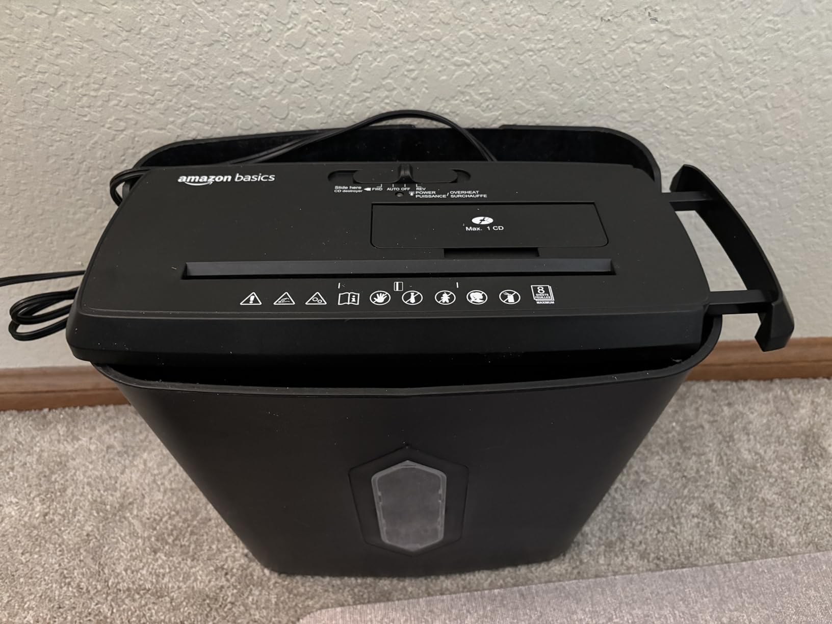 Amazon Basics 8-Sheet Strip Cut Portable Paper, CD, and Credit Card Shredder with Auto-Off, Overheat Protection, Compact Design, No Basket, Extendable Arm, Black customer photo 2