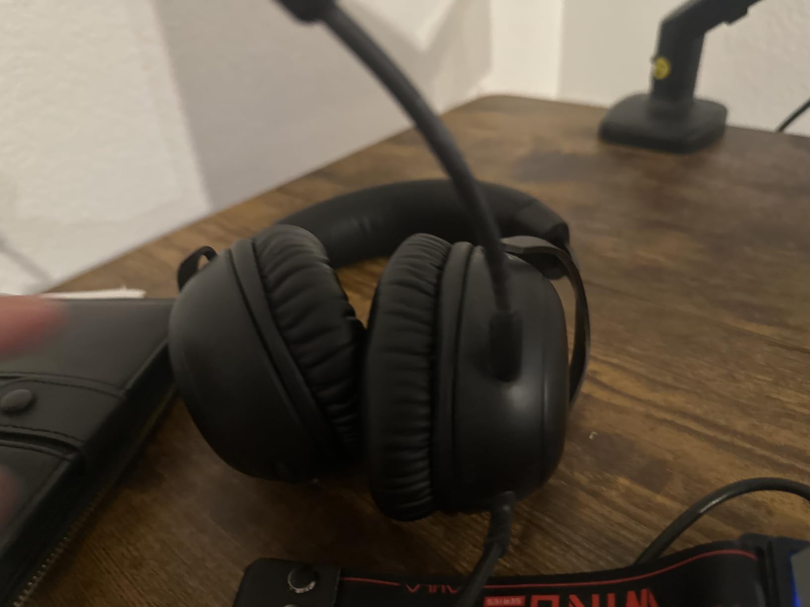 HyperX Cloud III – Wired Gaming Headset, PC, PS5, Xbox Series X|S, Angled 53mm Drivers, Spatial Audio, Memory Foam, Durable Frame, Ultra-Clear 10mm Mic, USB-C, USB-A, 3.5mm – Black customer photo 2