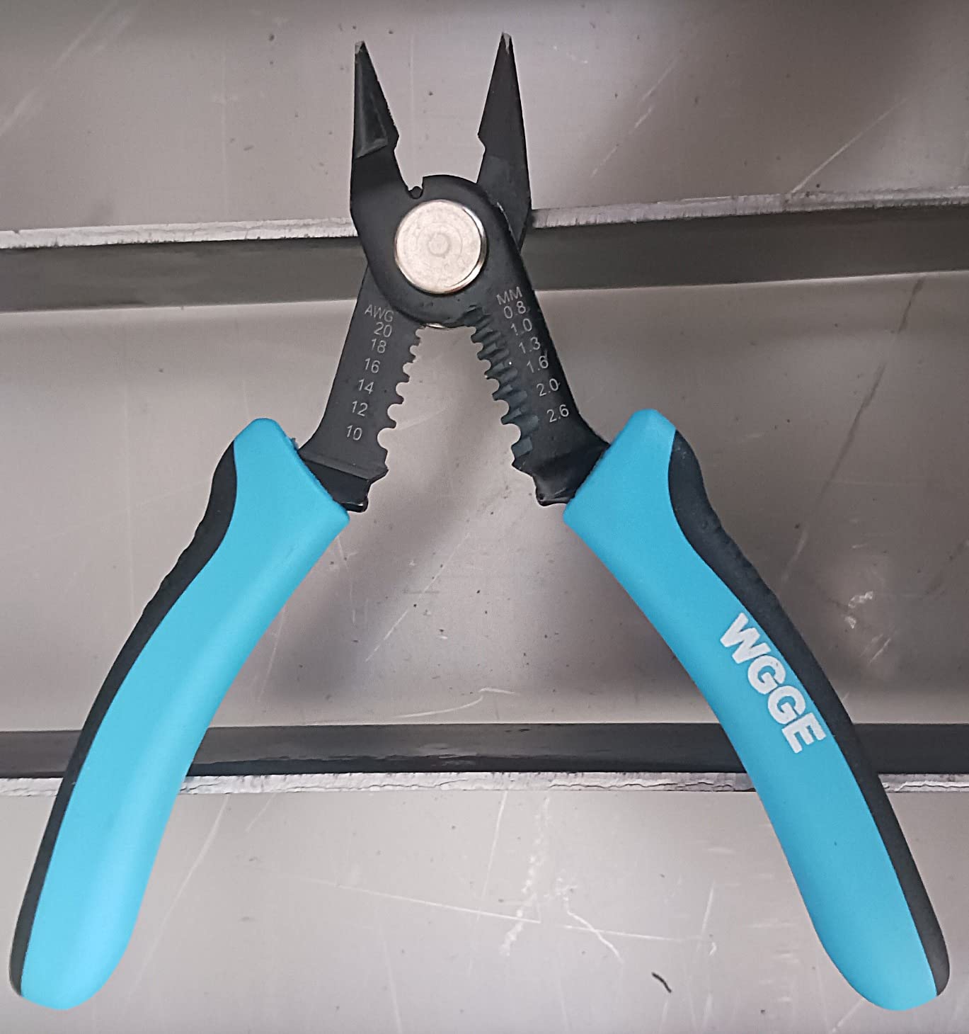WGGE Precision Flush Wire Cutter and Stripper, 10-20 AWG, 6-Inch,High-Carbon Steel Construction with Spring-Loaded Handle and 22.5° Angled Jaws for Precise Cuts in Electronics customer photo 1