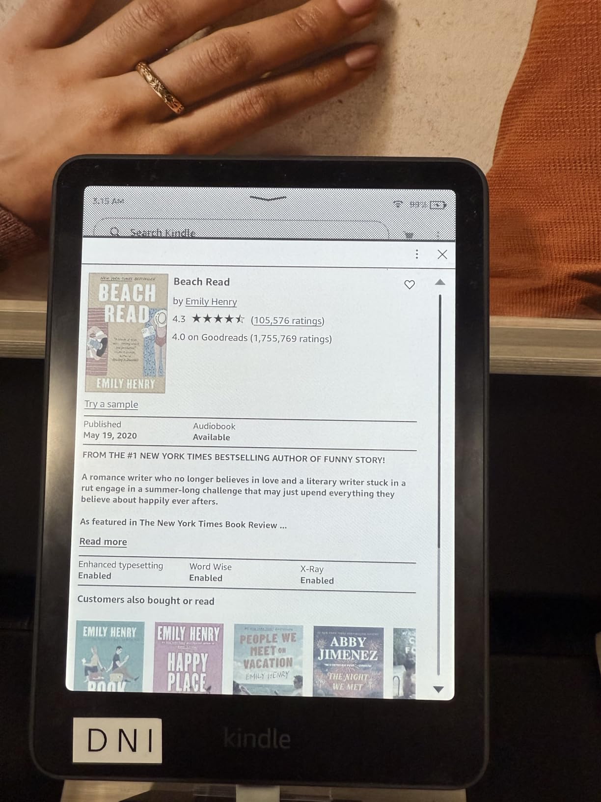 Amazon Kindle Paperwhite Signature Edition 32GB (newest model) – 20% faster with auto-adjusting front light, wireless charging, and weeks of battery life – Metallic Black customer photo 1