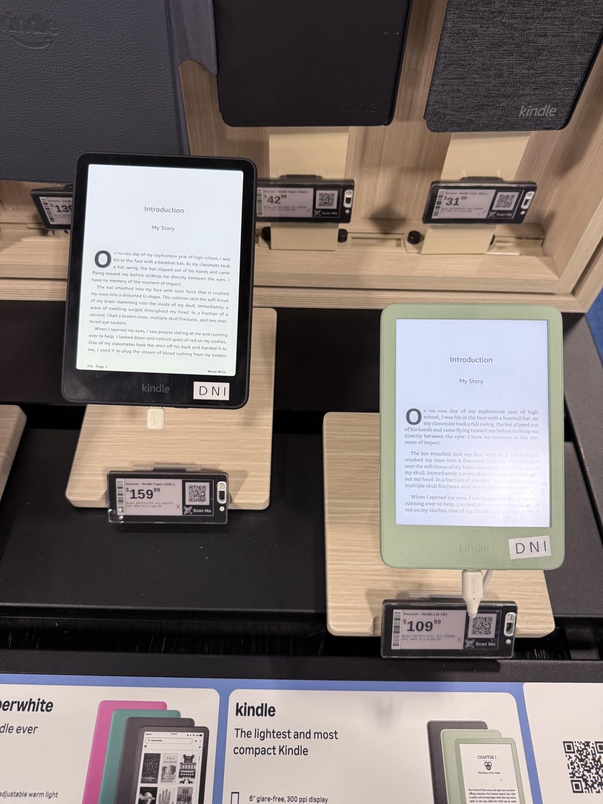 Amazon Kindle Paperwhite Signature Edition 32GB (newest model) – 20% faster with auto-adjusting front light, wireless charging, and weeks of battery life – Metallic Black customer photo 2