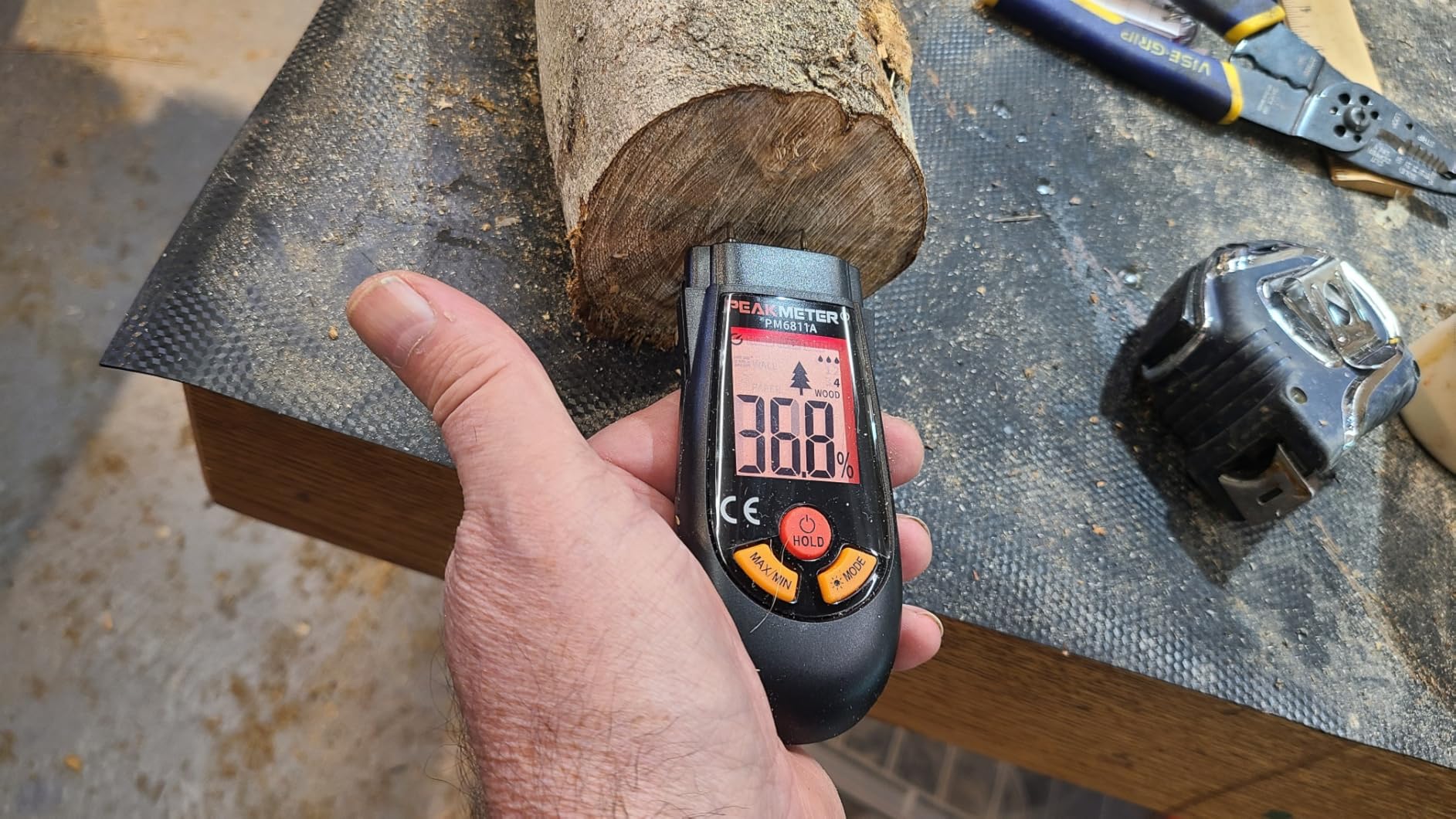 Wood Moisture Meter, with Battery and LCD Display, Suitable for Quick Determination of Moisture Content of Many Types of logs, Paper, Plywood, Plaster Walls, Floor coverings, etc. customer photo 1