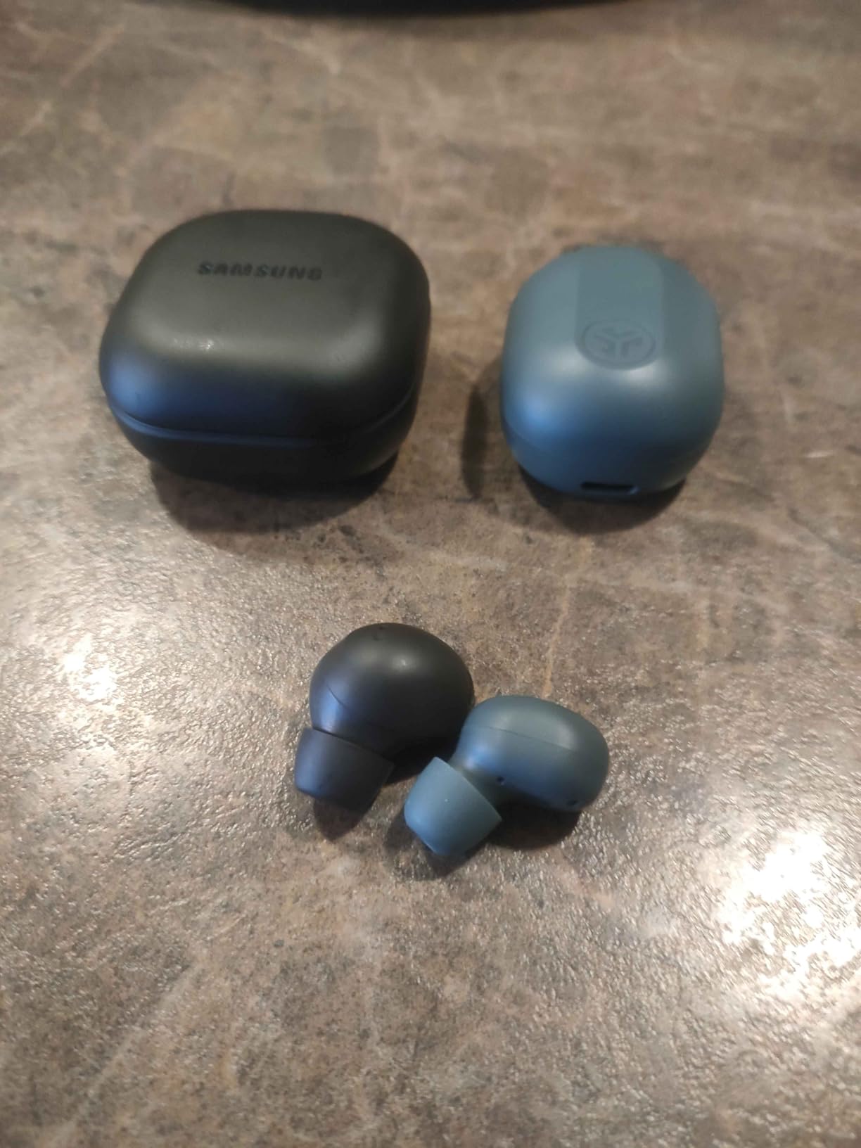 JLab JBuds Mini True Wireless Bluetooth Earbuds + Charging Case, Charcoal Black, IP55 Sweat and Dust Proof, Bluetooth Multipoint, Be Aware Audio, 3 EQ Sound Settings, Crystal Clear Calls customer photo 2