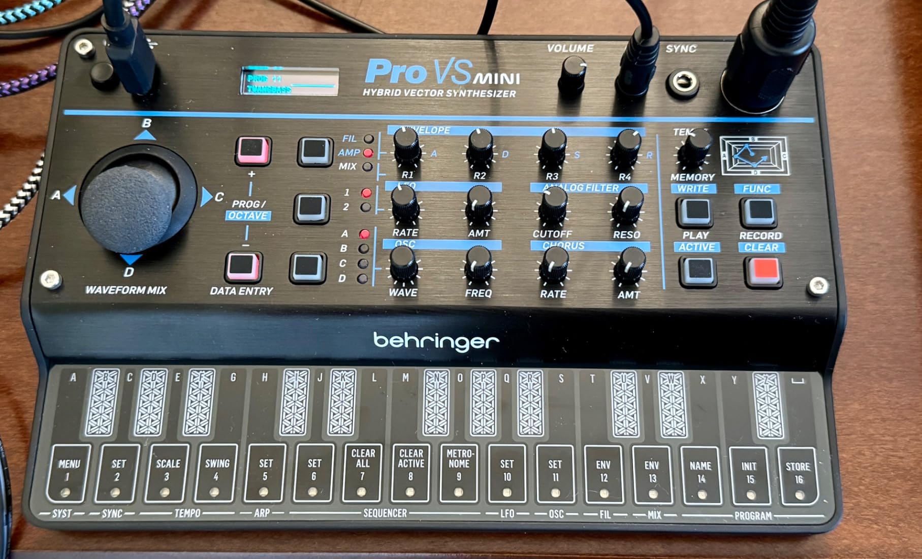 Behringer Pro VS Mini Portable 5-Voice Hybrid Synthesizer with 4 Vector Morphing Oscillators Per Voice, Analog Low-Pass Filter, 16-Step Sequencer and Arpeggiator customer photo 2