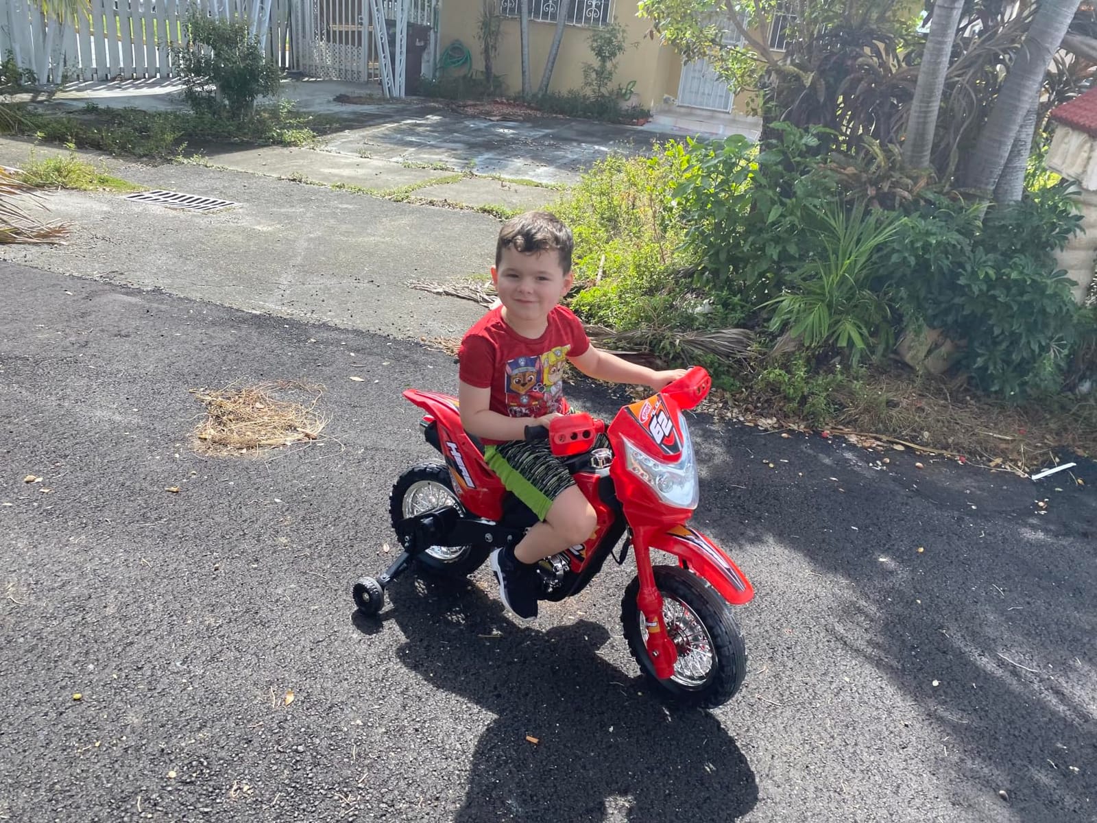Best Choice Products Kids 6V Ride On Motorcycle w/Treaded Tires, Working Headlights, 2mph Top Speed, Training Wheels, Realistic Sounds, Music, Battery Charger - Blue customer photo 1