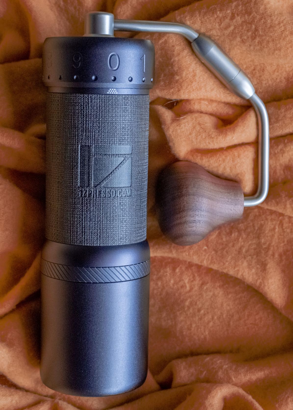 1Zpresso J-Ultra Manual Coffee Grinder Iron Gray, Conical Burr, Foldable Handle, Magnet Catch Cup Capacity 40g, Numerical Adjustable Finely Setting, Faster Grinding Efficiency Ideal for Espresso customer photo 1