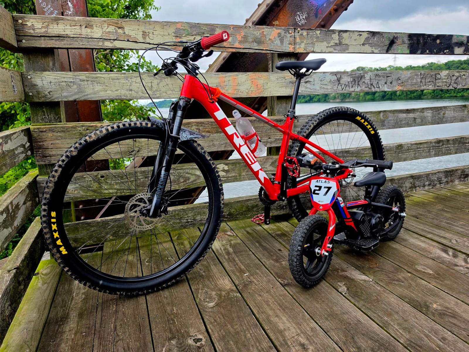 Lightweight Electric Dirt Bike for Kids, 170/340W Electric Motorcycle Up to 10/12MPH, 24V Detachable Battery, Hand-Operated Dual Brakes Electric Balance Bike for Ages 3-6/5-12 customer photo 1