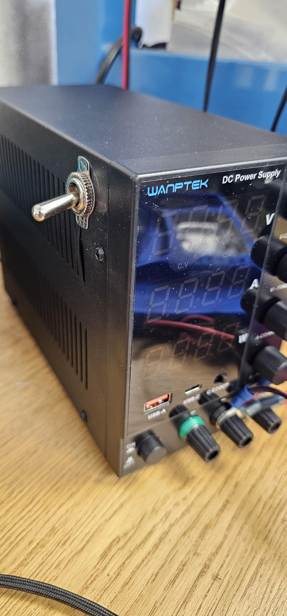 DC Power Supply Variable 0-30V 0-10A, Adjustable Switching Regulated Bench Power Supply with Encoder Coarse & Fine Knob, 3.6A USB & Type-C Quick-Charge, OCP Overcurrent Protection customer photo 2