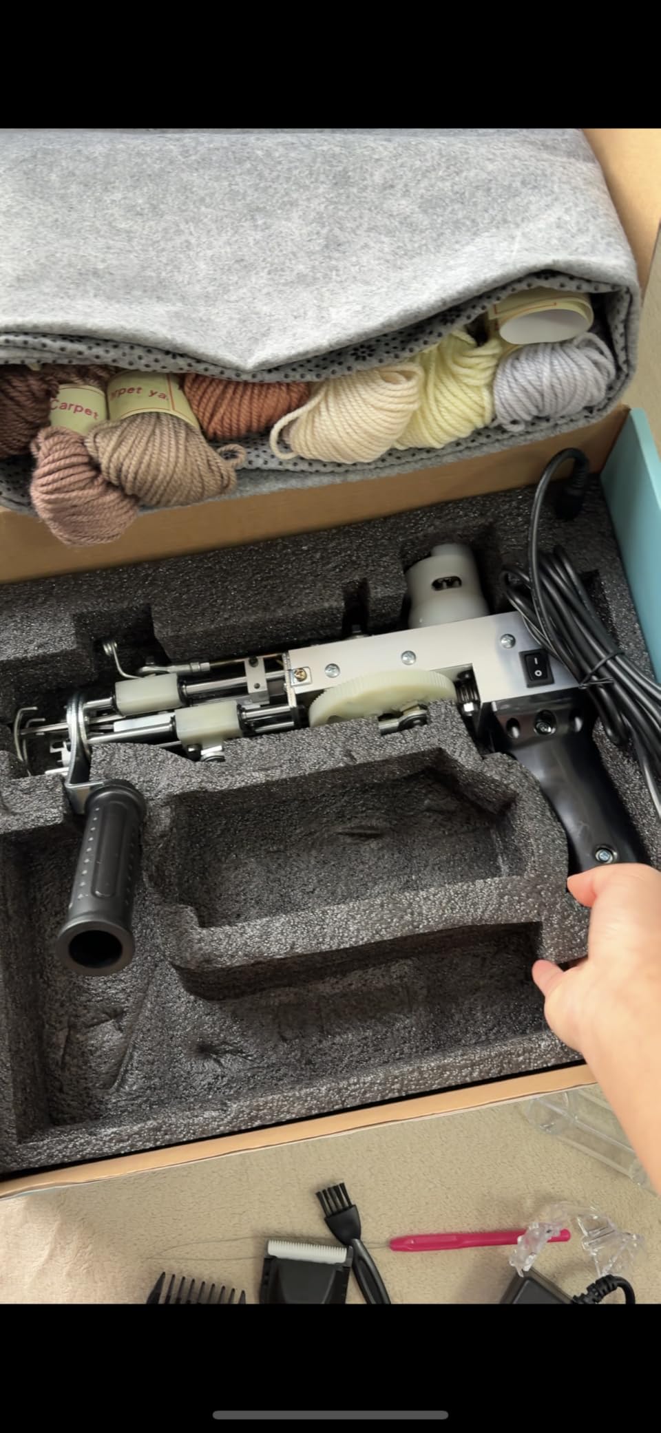 Riiai Tufting Gun Starter Kit,Tufting Gun with Carpet Trimmer Rug Making Kit, Rug Gun Cut Pile Loop Pile for Making Rugs, Carpet Trimmer Tufting for Sculpting (Dark Blue Rug Tufting Gun with Trimmer) customer photo 1