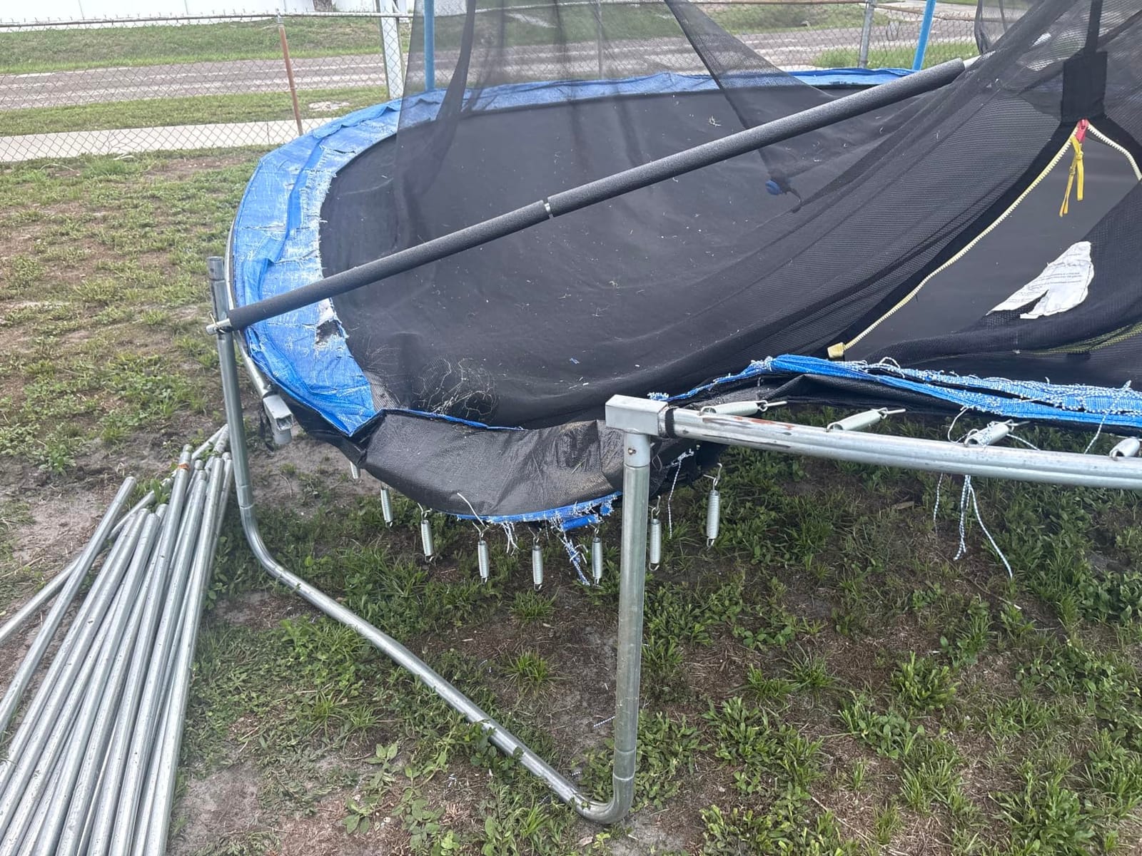 14FT Heavy-Duty Outdoor Trampoline with Basketball Hoop for Teens & Adult customer photo 2