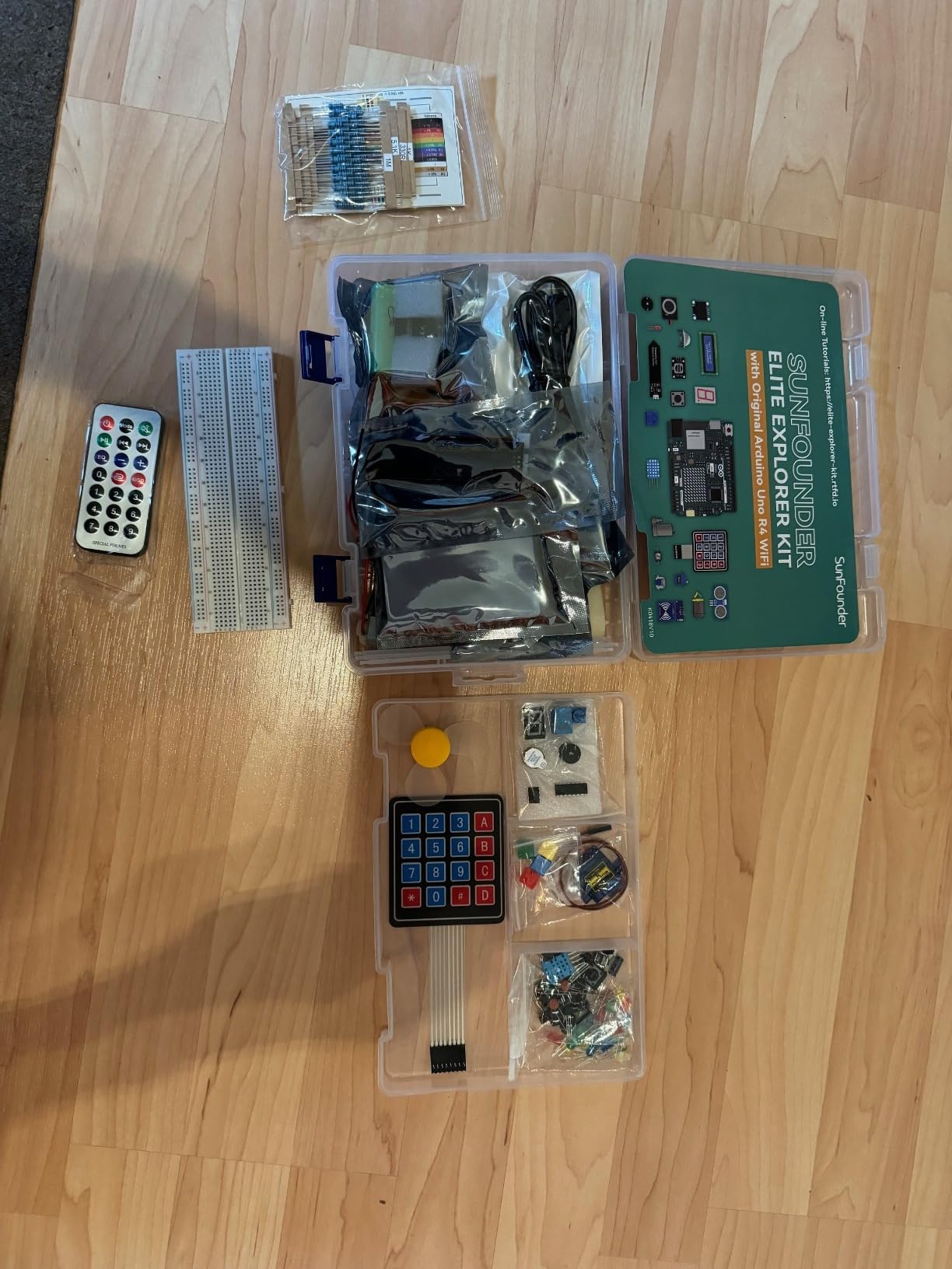 SunFounder Elite Explorer Kit with Original Arduino Uno R4 WiFi, RoHS Compliant, Bluetooth IoT ESP32 IIC LCD1602 OLED, Super Starter Kit, Online Tutorials & Video Courses for Beginners & Engineers customer photo 1