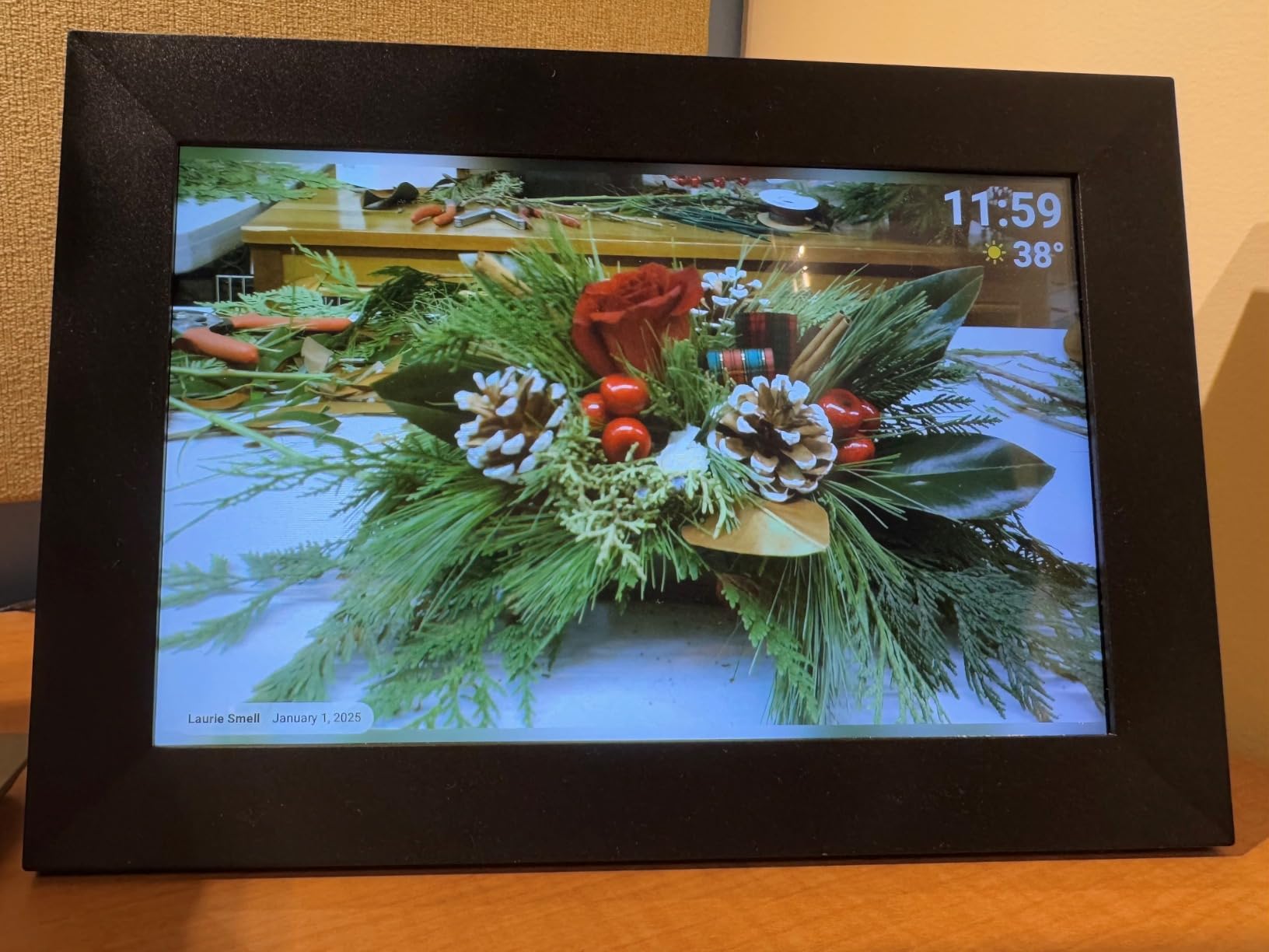 Frameo 15.6 Inch Large Digital Picture Frame WiFi phtoto Easy Setup to use customer photo 2