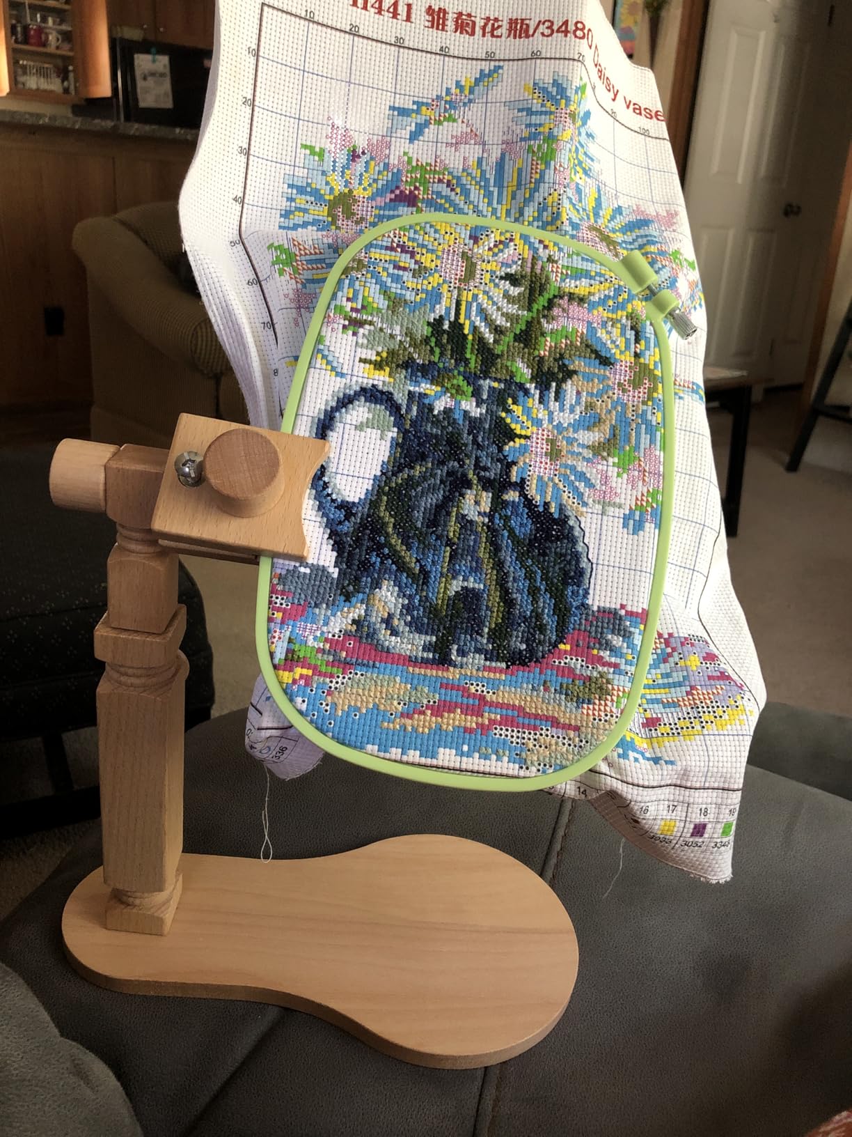 TINDTOP Beech Wood Embroidery Hoop Stand, with 3pcs Embroidery Hoops customer photo 1