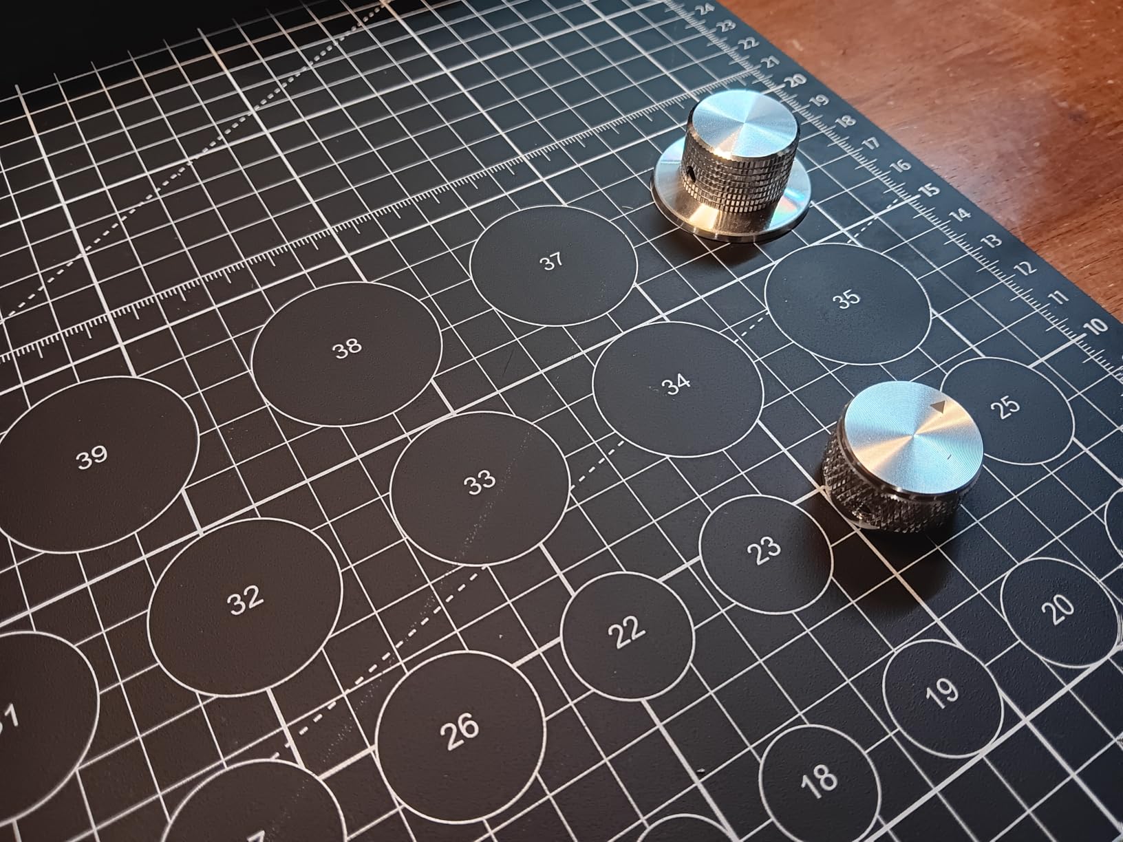 Headley Tools Thickened 36 x 48 Inch Self Healing Sewing Cutting Mat, A0 Rotary Cutting Sewing Mat for Crafts, Double Sided 5-Ply Table Cutting Board for Fabric Quilting Leather Hobby, (Grey/Black) customer photo 2