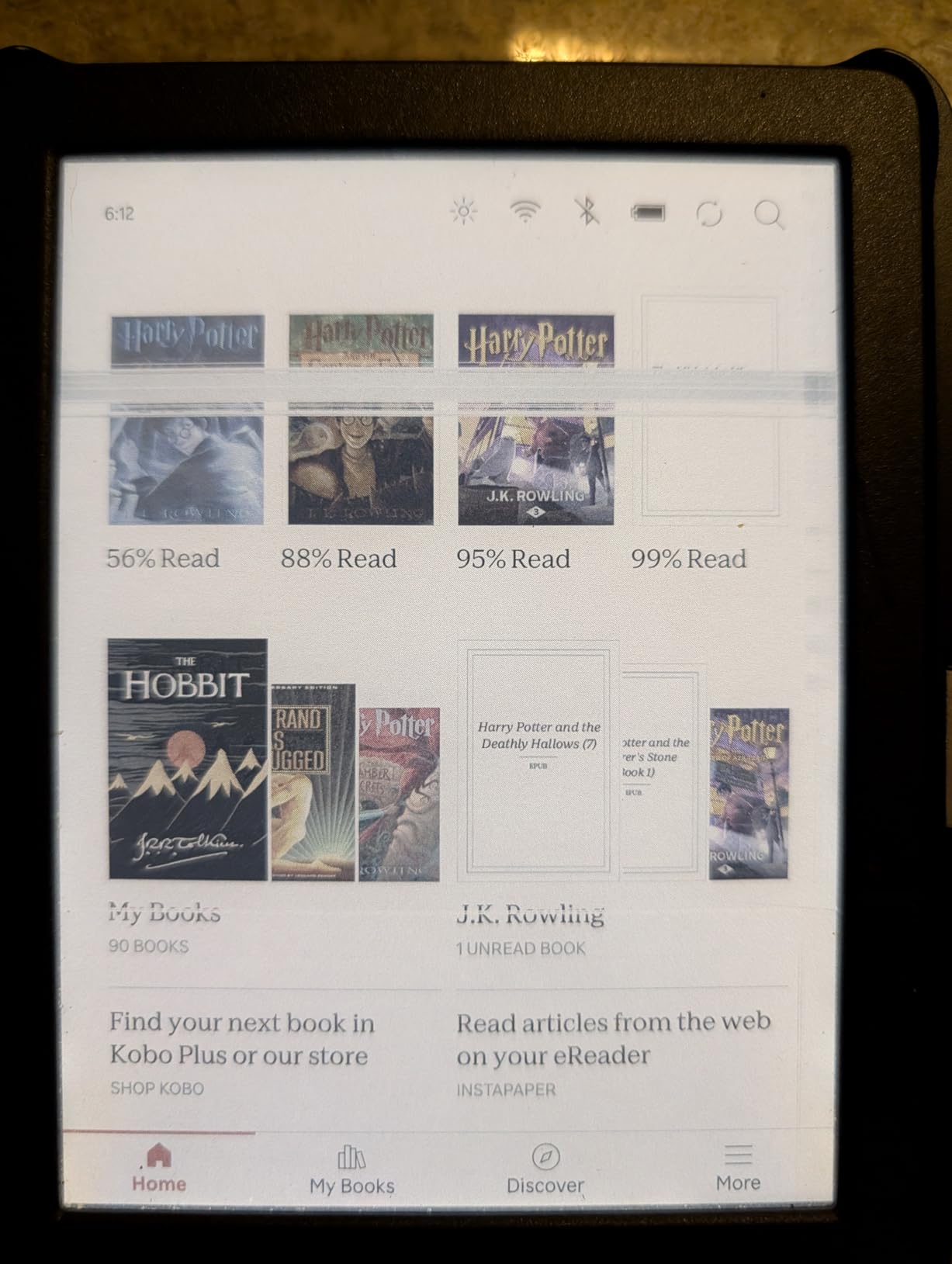 Kobo Clara Colour | eReader | 6” Glare-Free Colour E Ink Display | Dark Mode Option | Waterproof | Audiobooks | 16GB of Storage | Black customer photo 2