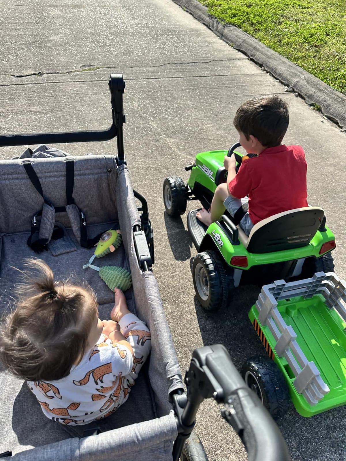 ARBELI 12V 7AH Kids Ride On Tractor w/Trailer & Remote Control, Green customer photo 1
