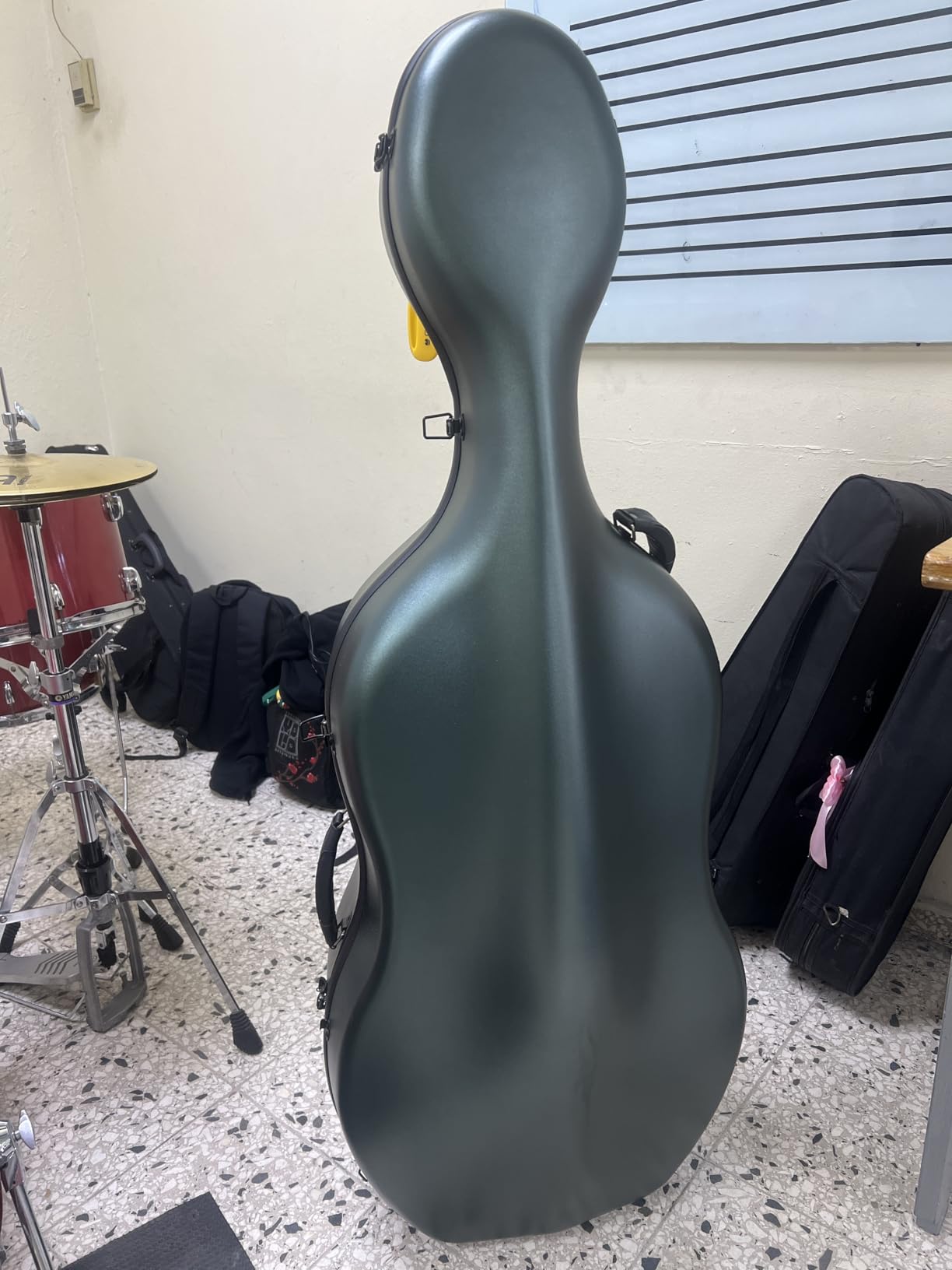 Vetimobato Carbon Fiber Cello Case 4/4 Full Size Strong & Ultralight Hard Shell Travel Case with Built-in Handle Wheels Backpack Straps Bow Holders Cello Box for Professional Cellists (Brown) customer photo 1