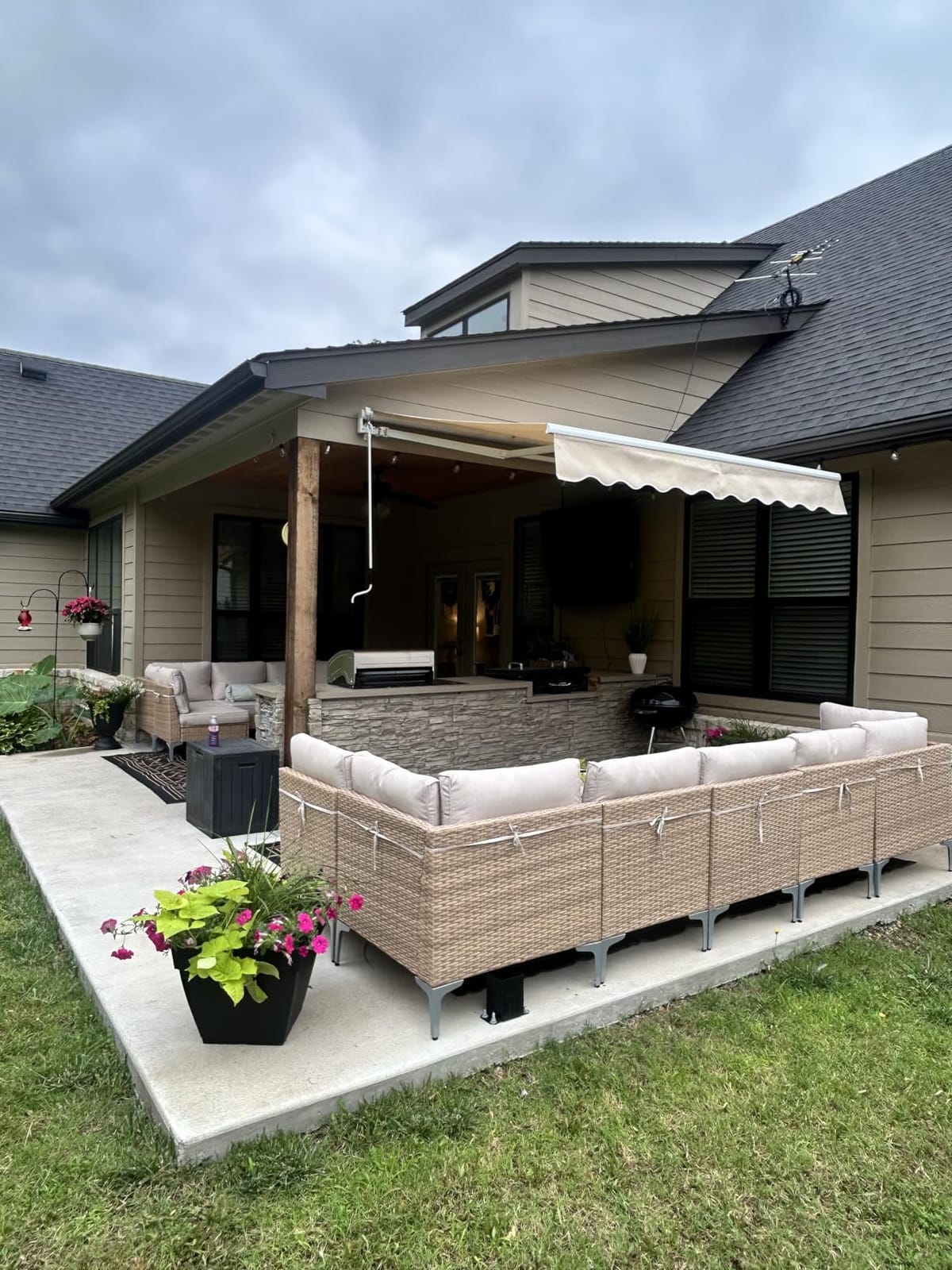 Yardenaler 12x10 FT Manual Retractable Patio Awning, Outdoor Window Sun Shade Shelter with Crank Handle & Canopy for Deck, Garden, Backyard, Balcony, Beige customer photo 1