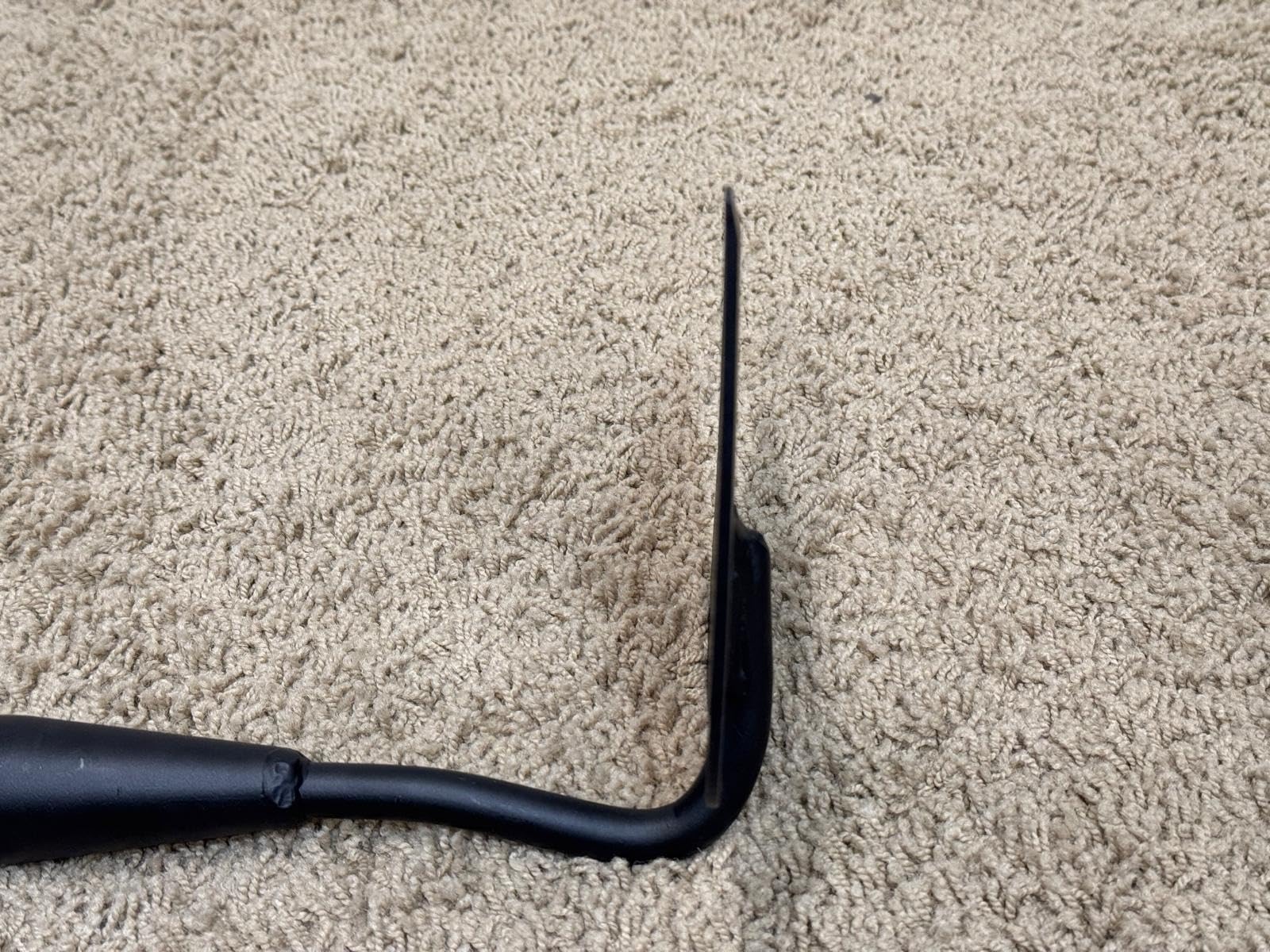 Draw Hoe Garden Tool, Heavy Duty Garden Hoes for Weeding Long Handle, Easy Stand Up Scraping Weeder Tool for Garden, 5.5 FT Adjustable Weed Hoe with 6-inch Wide Welded Blade customer photo 1