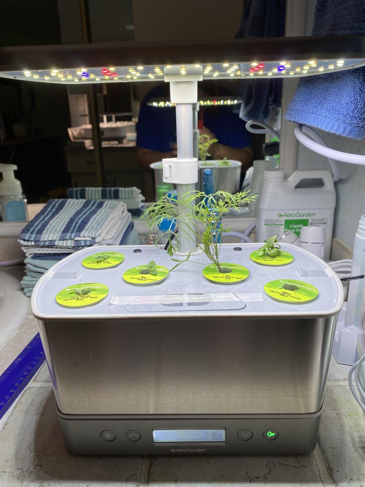Ahopegarden Hydroponics Growing System Kit: 12 Pods with LCD Control Panel customer photo 1