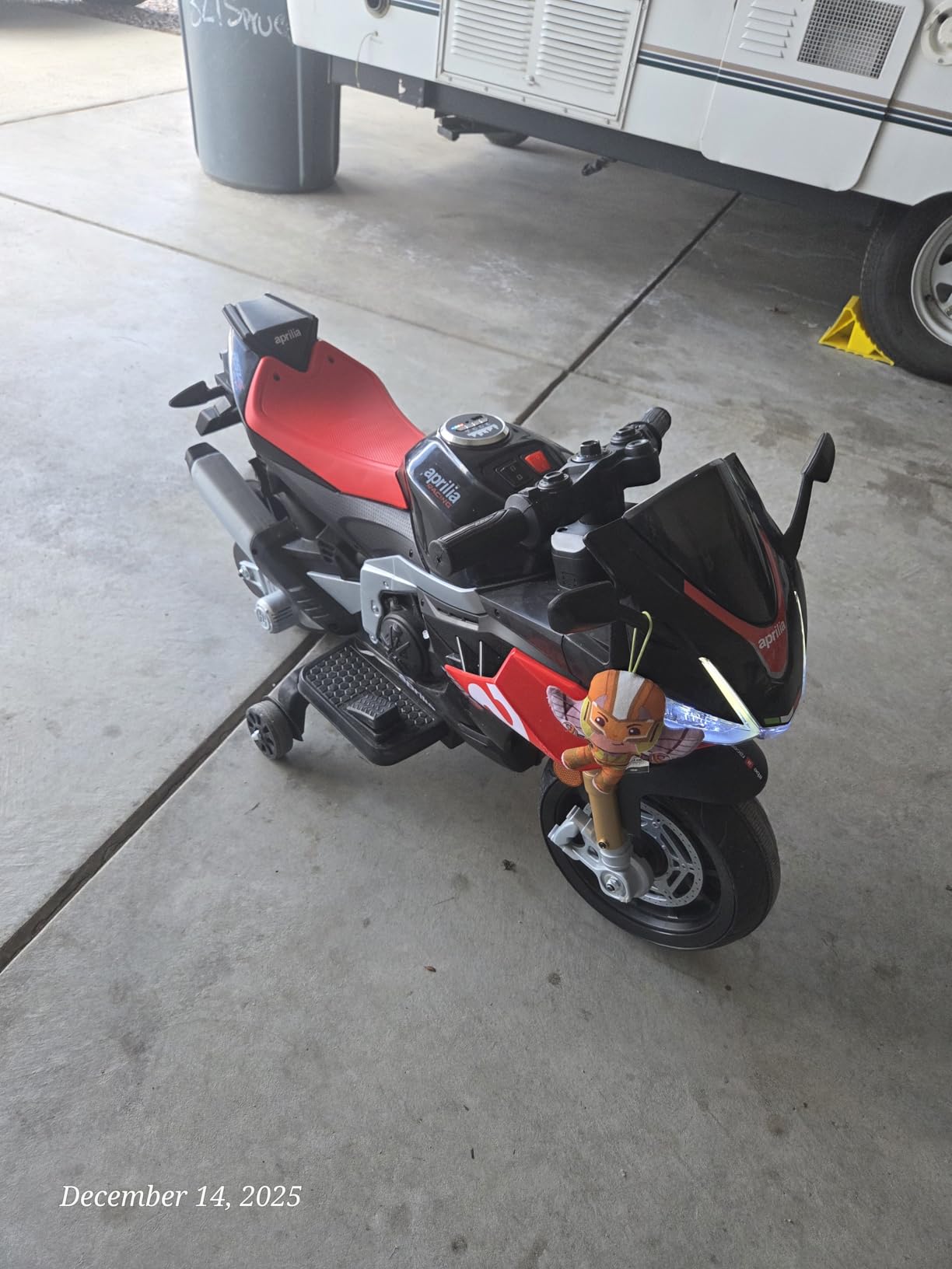 TCARAIWEN 24V Electric Motorcycle for Kids, Ride On Toys for 4-10 Years Old customer photo 1
